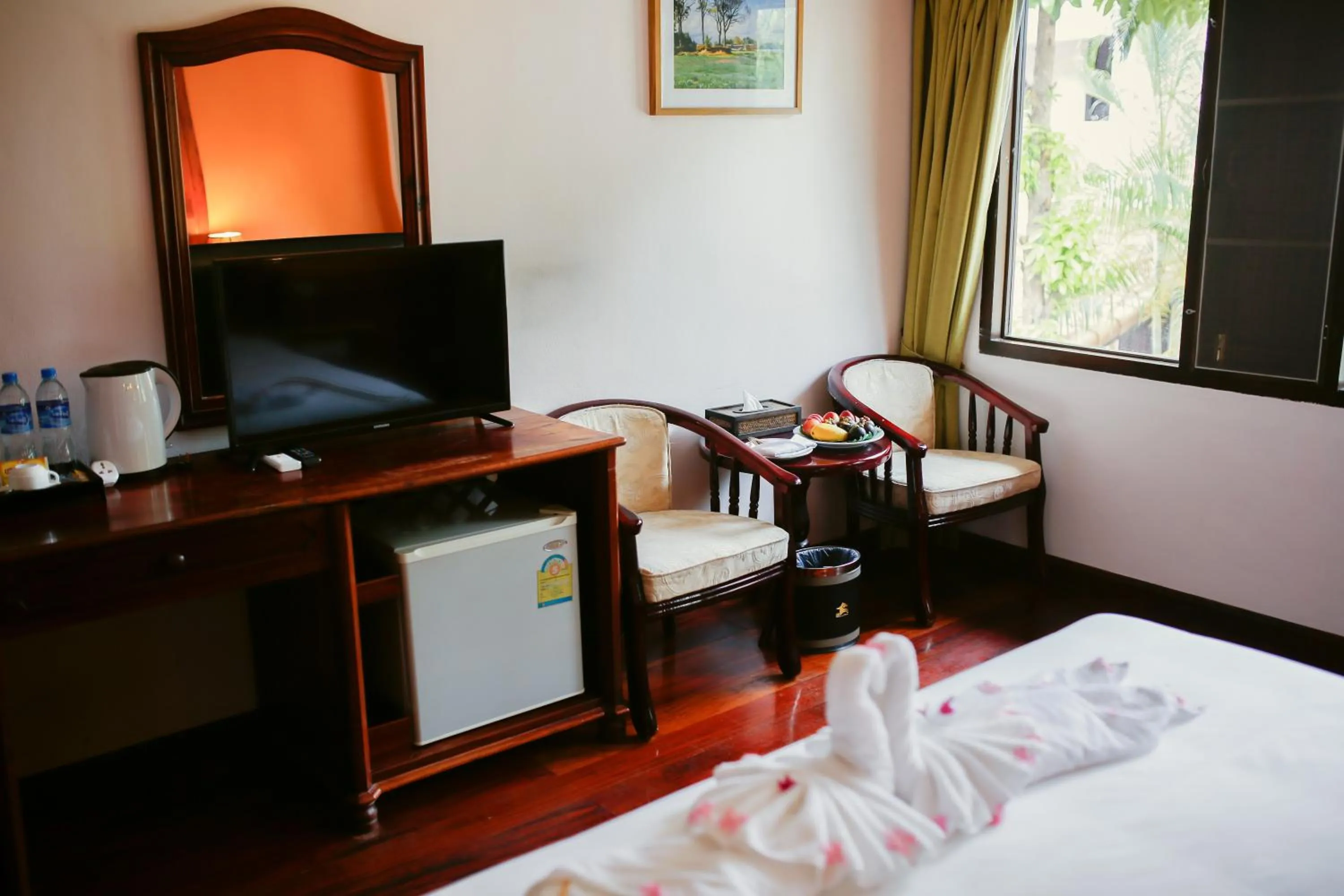 Entertainment, Bed in E-Outfitting Vang Thong Hotel