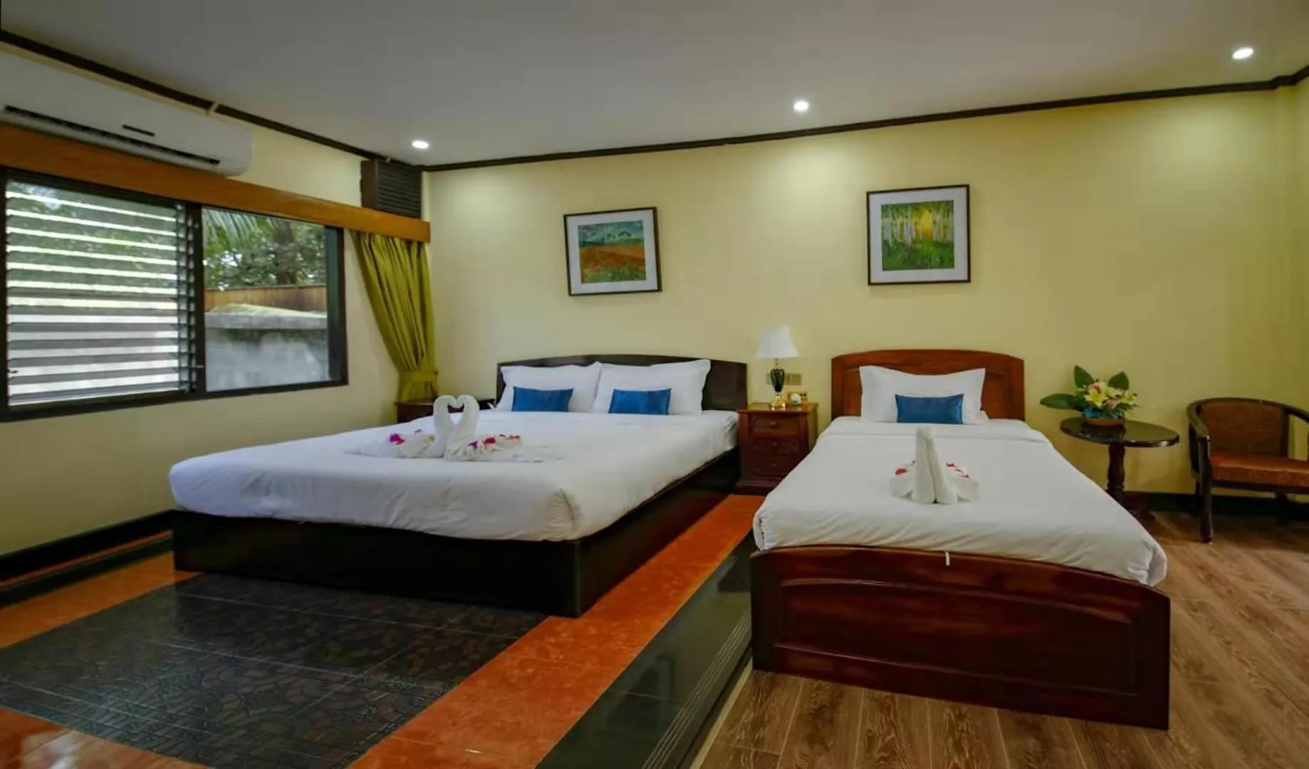 Bed in E-Outfitting Vang Thong Hotel
