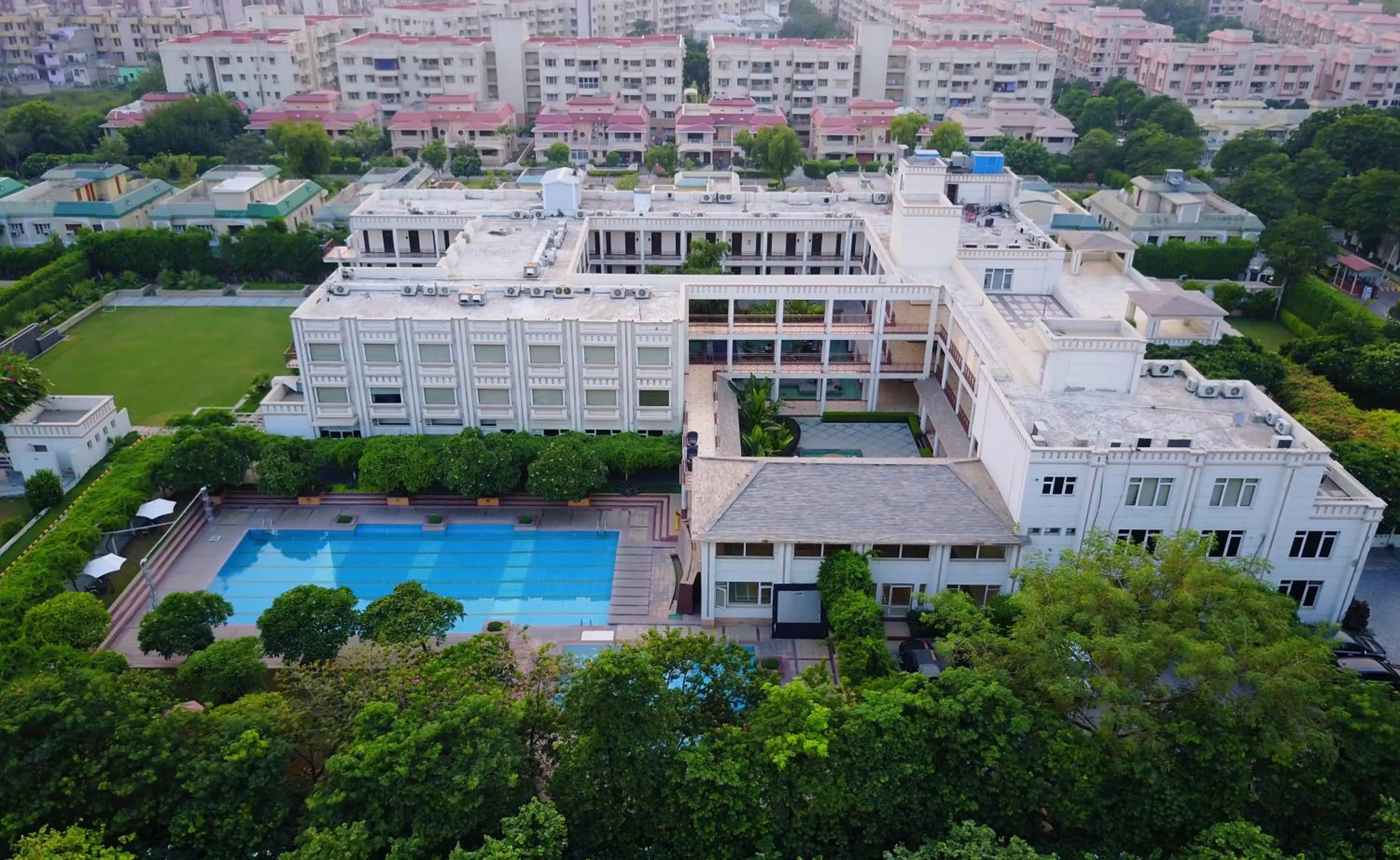 Facade/entrance in TreeHouse Hotel Club & Spa