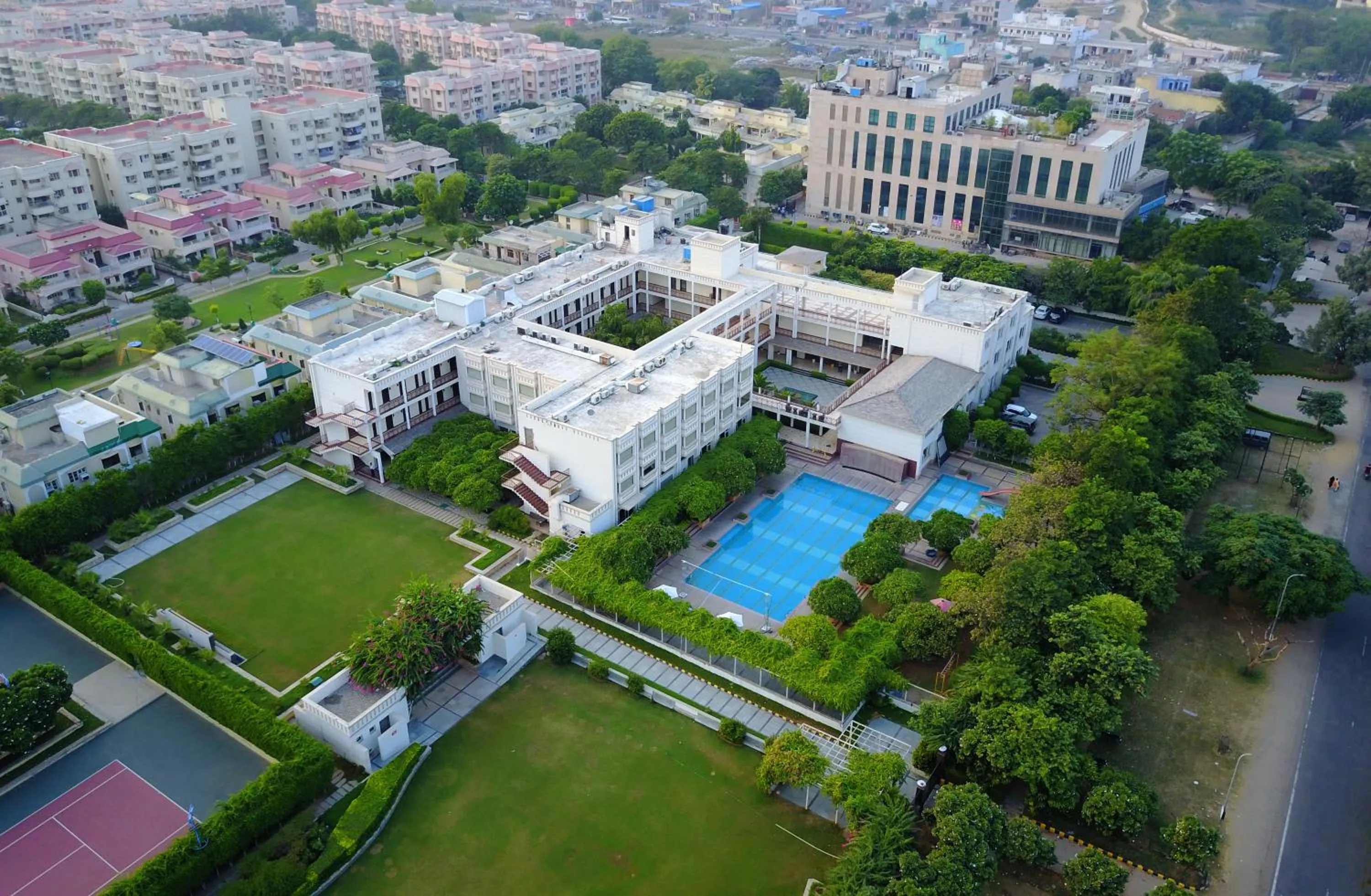 Facade/entrance in TreeHouse Hotel Club & Spa
