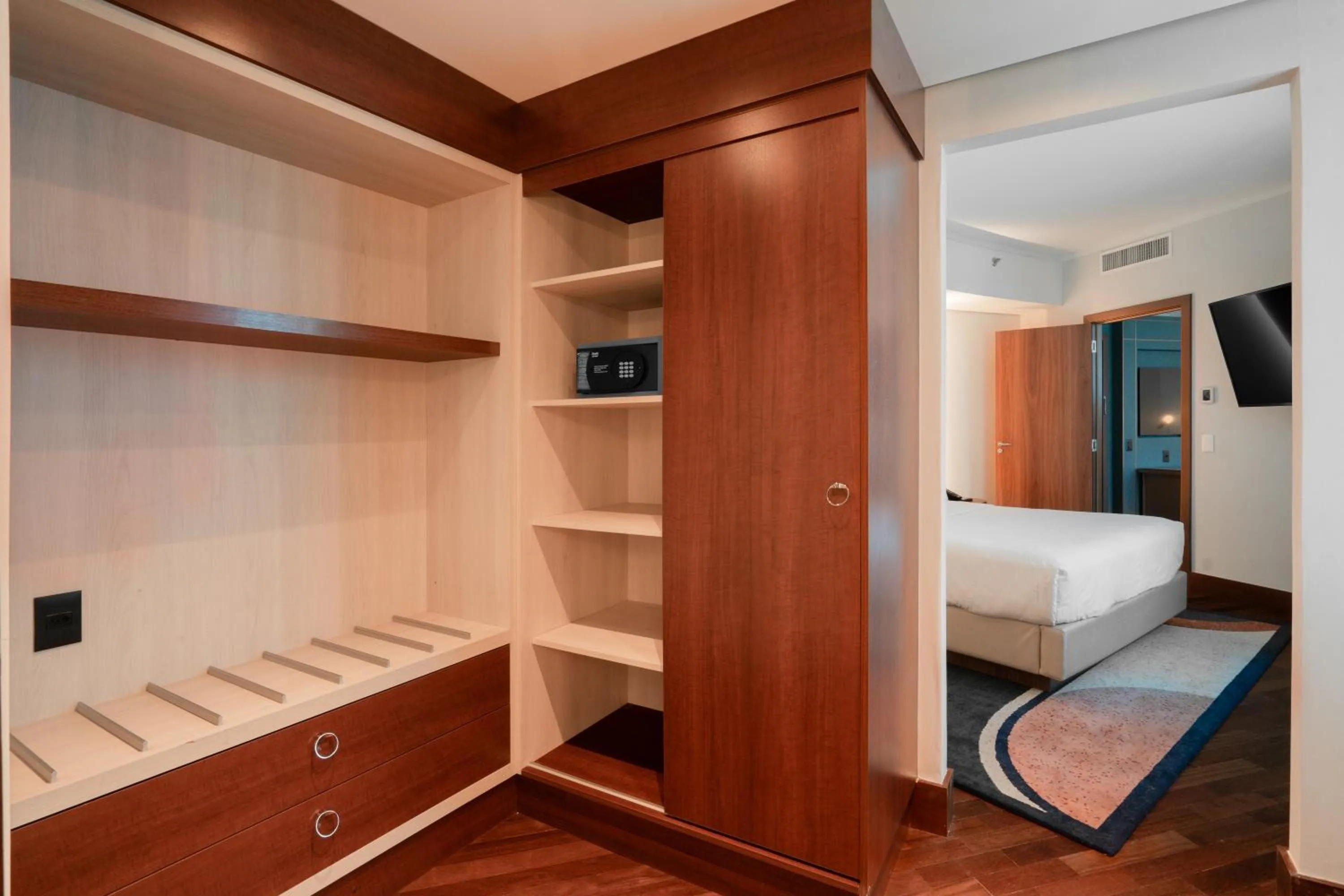 wardrobe, Bed in Hilton Porto Alegre, Brazil