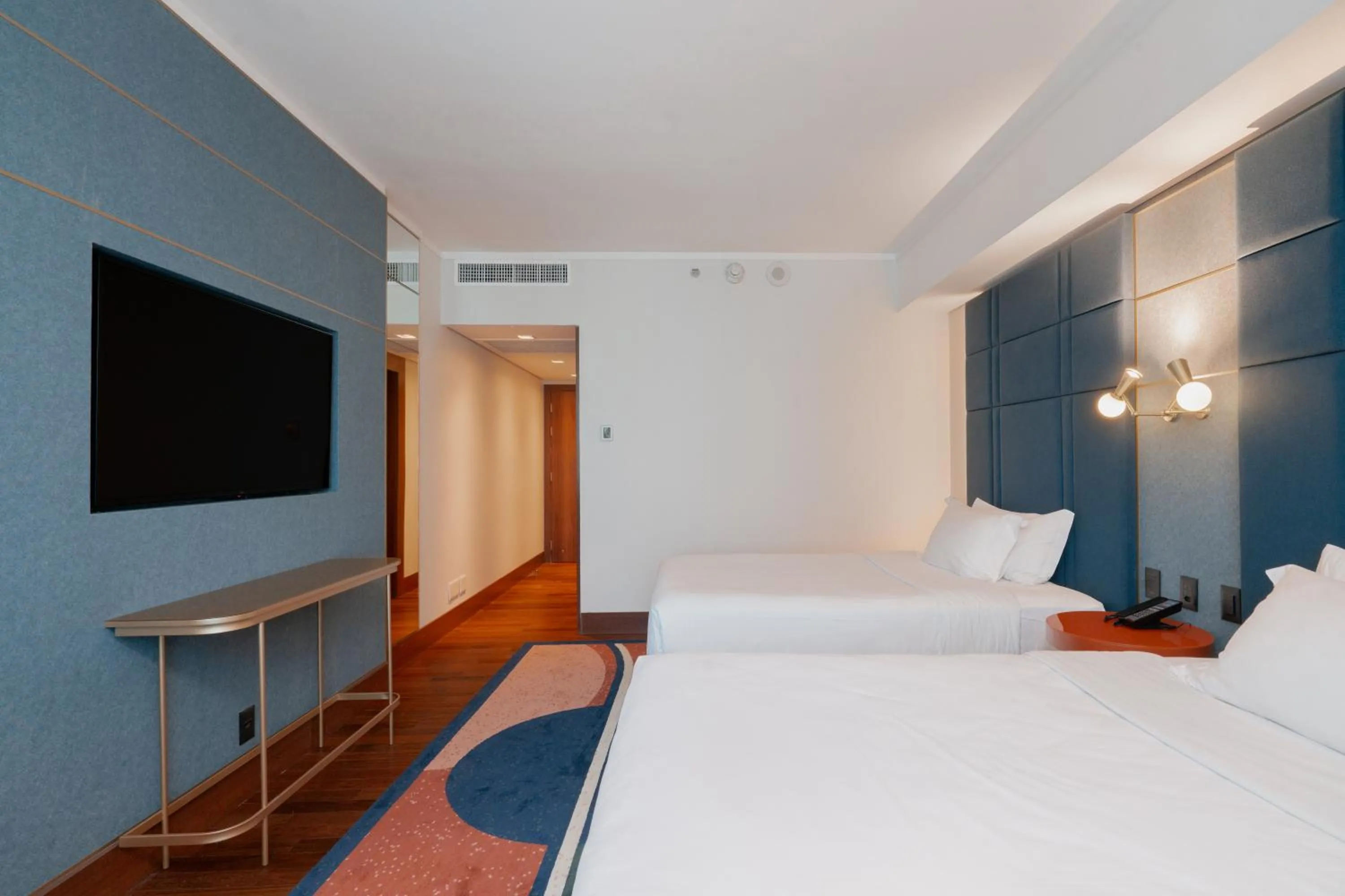 Bedroom, Bed in Hilton Porto Alegre, Brazil