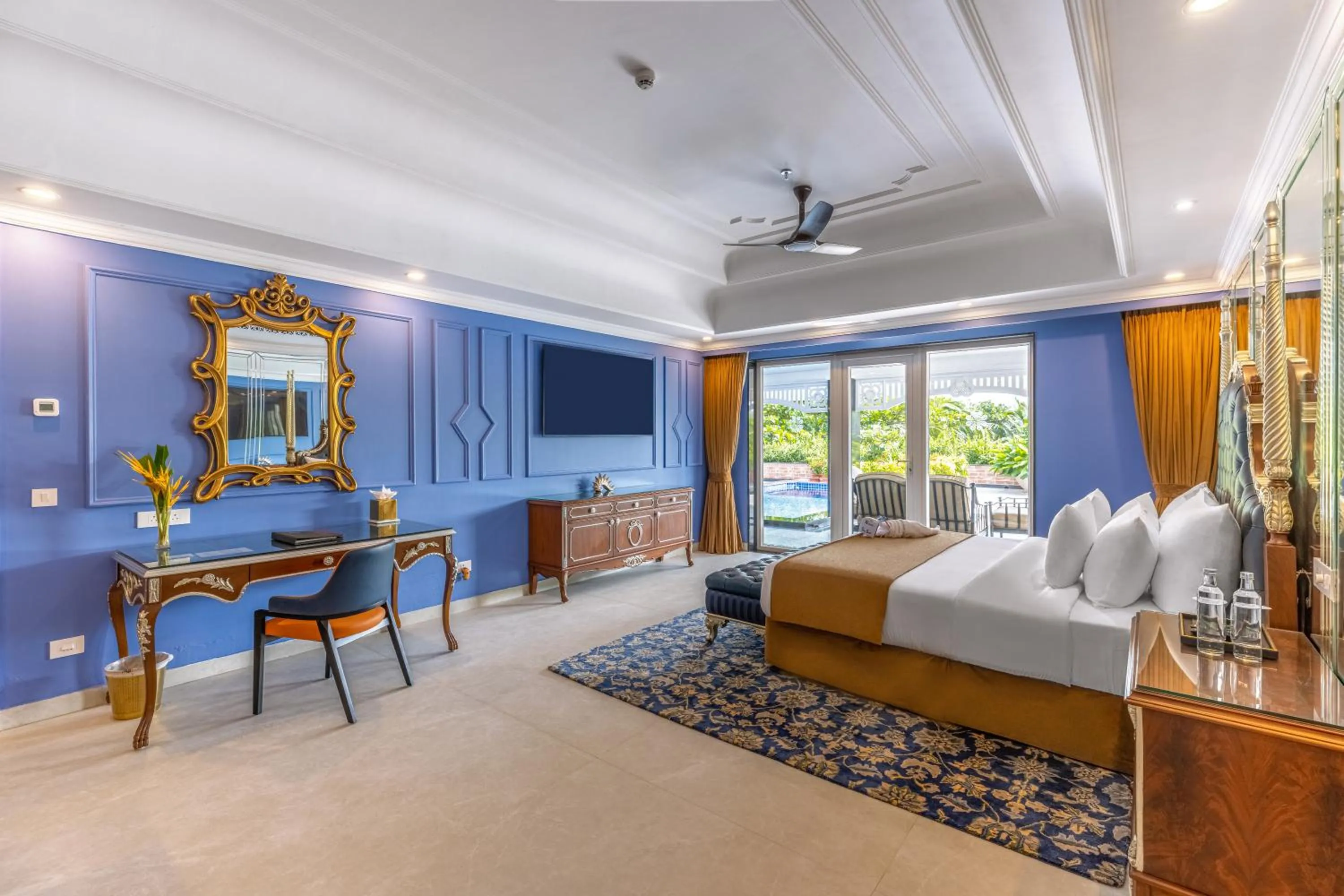 Bedroom, Bed in Mayfair Palm Beach Resort