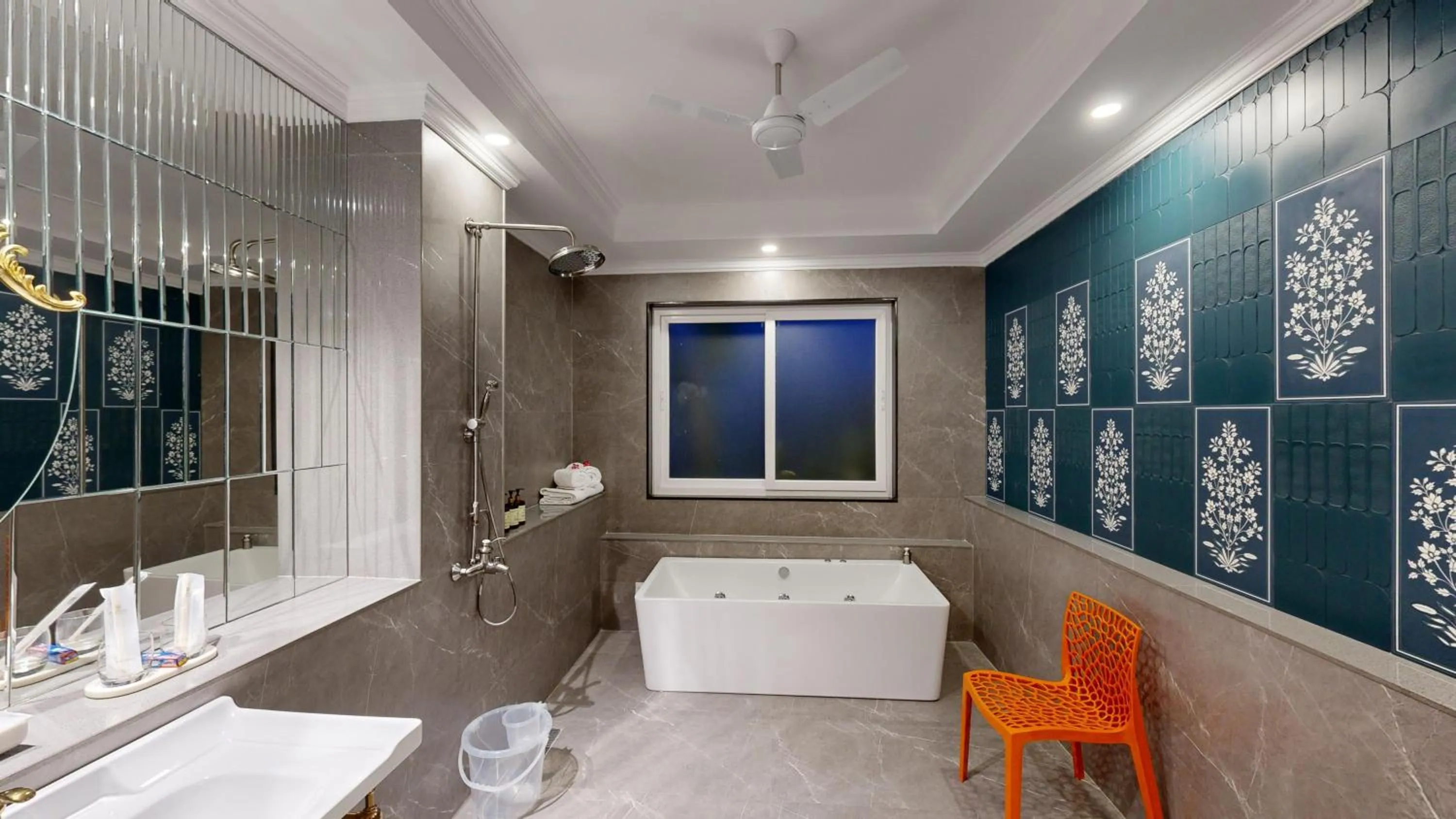 Bathroom in Mayfair Palm Beach Resort