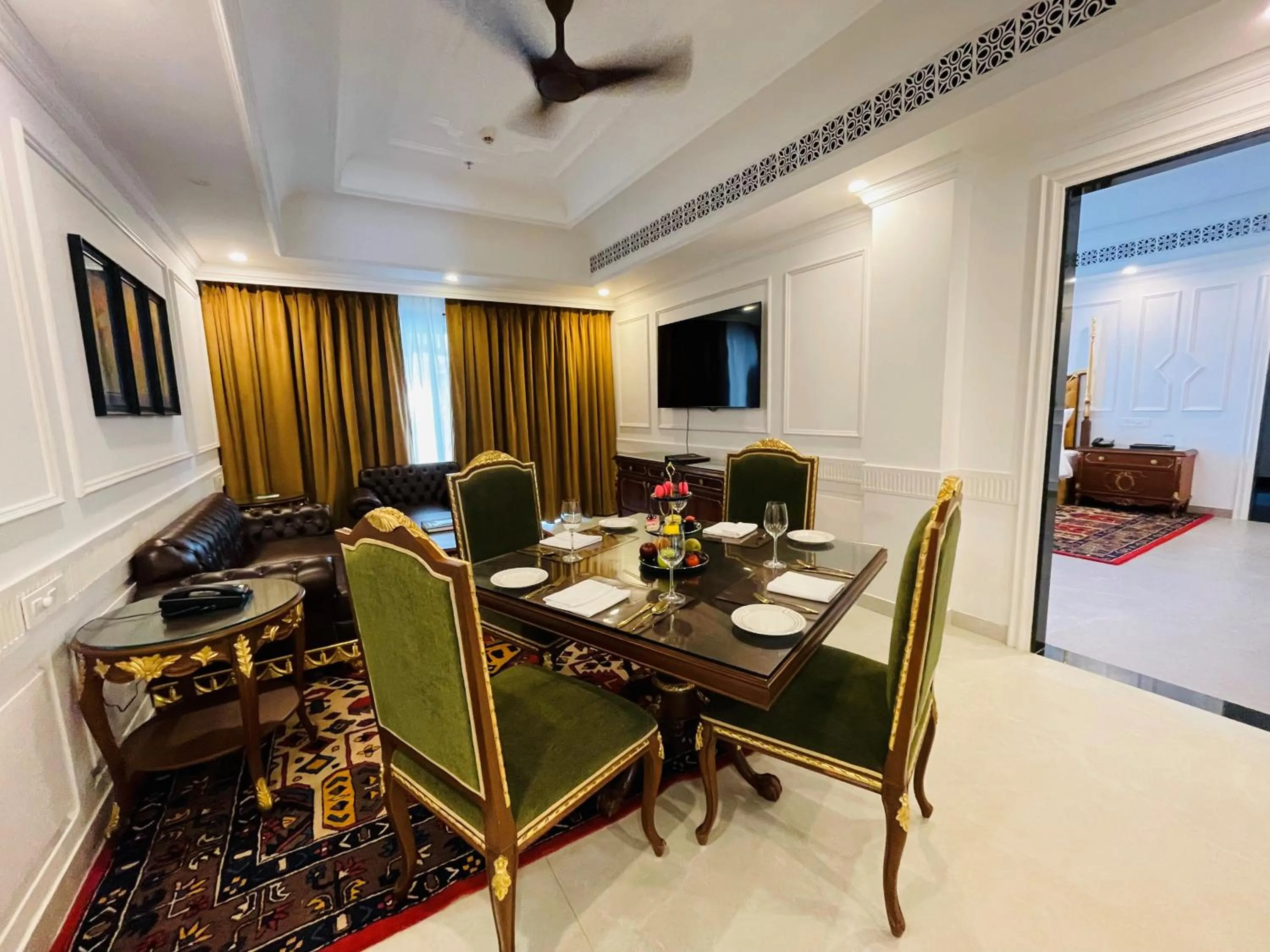 TV and multimedia in Mayfair Palm Beach Resort