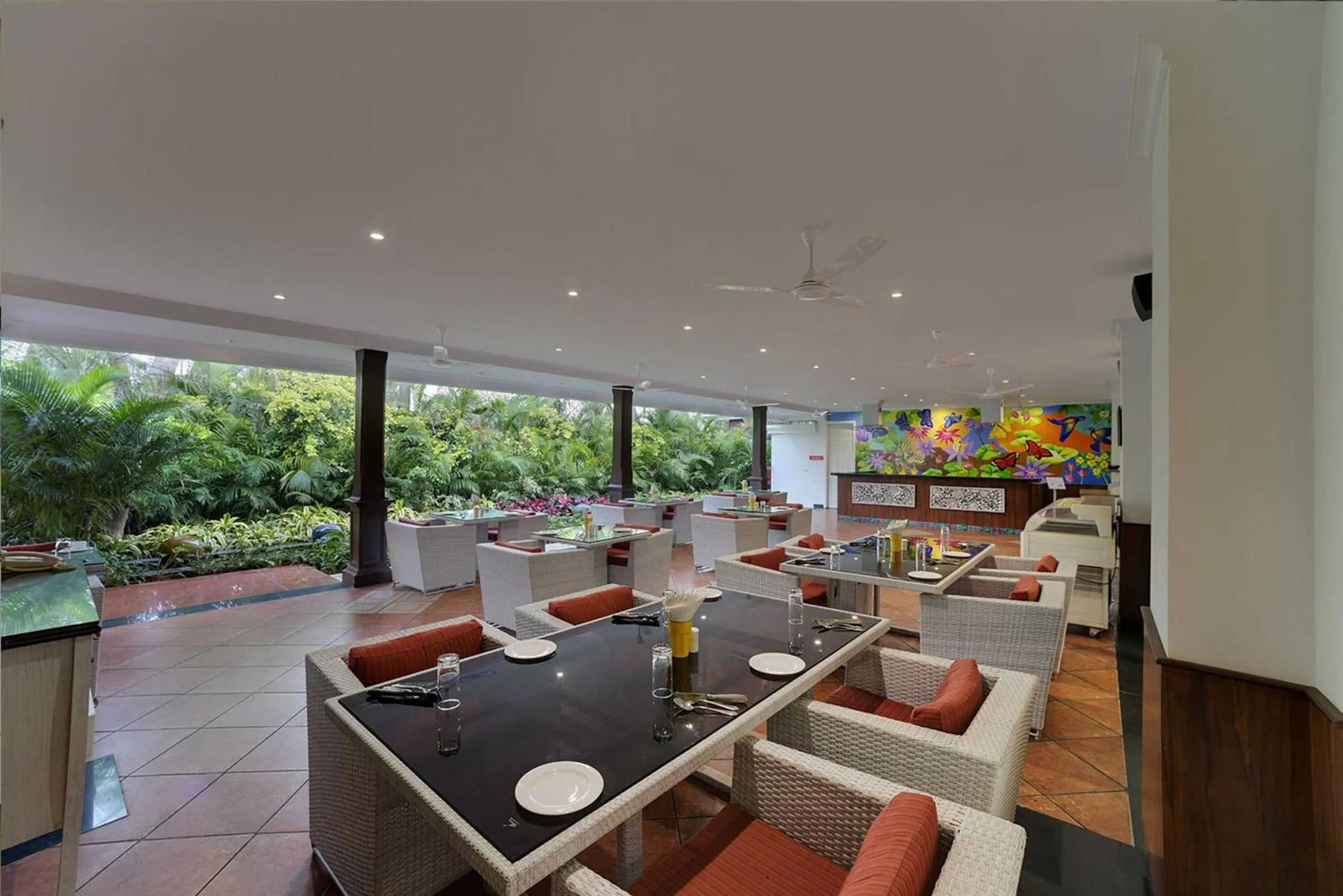 Restaurant/places to eat in Mayfair Palm Beach Resort