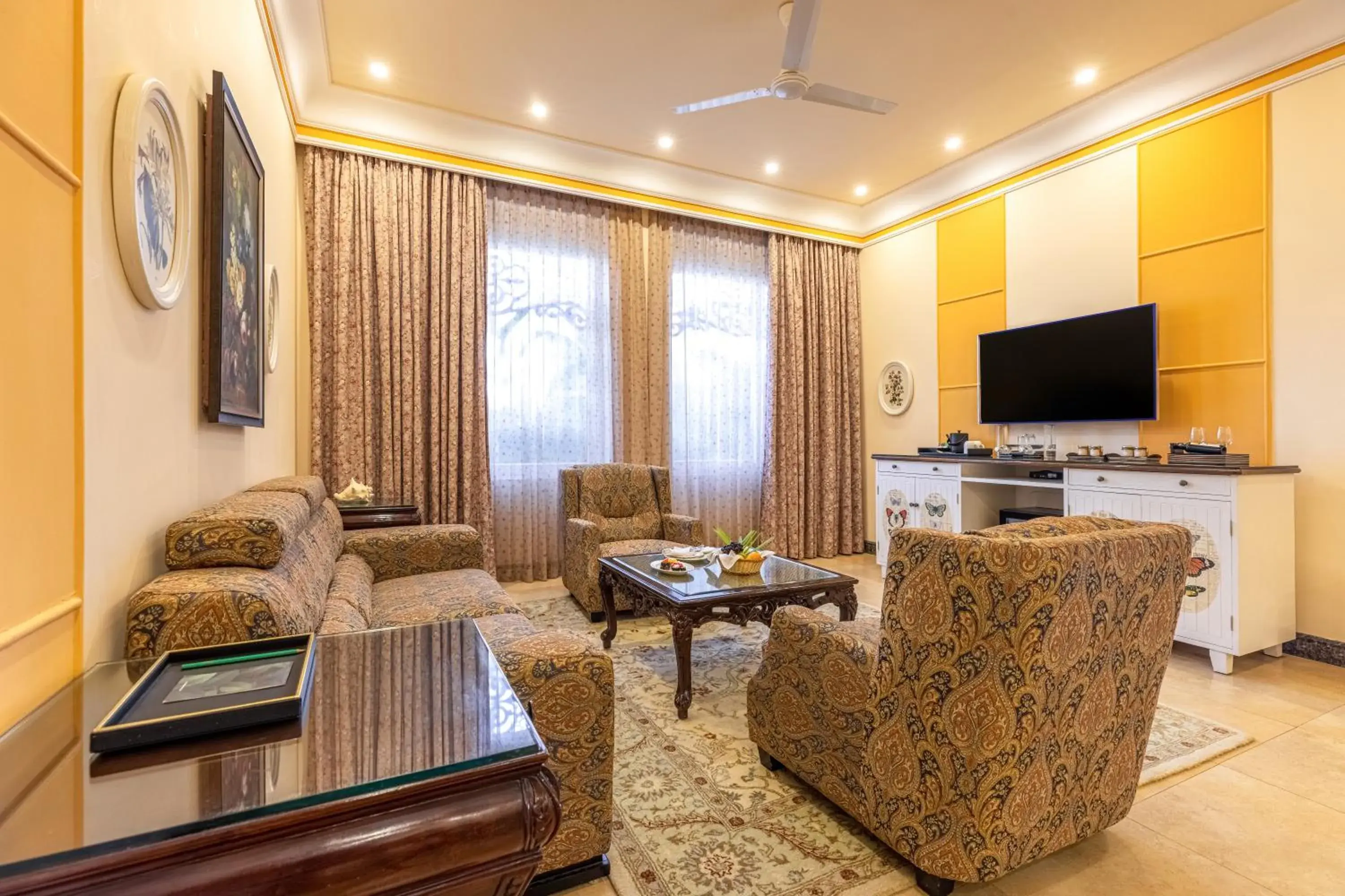 Premium Suite in Mayfair Palm Beach Resort Premium Suite in Mayfair Palm Beach Resort