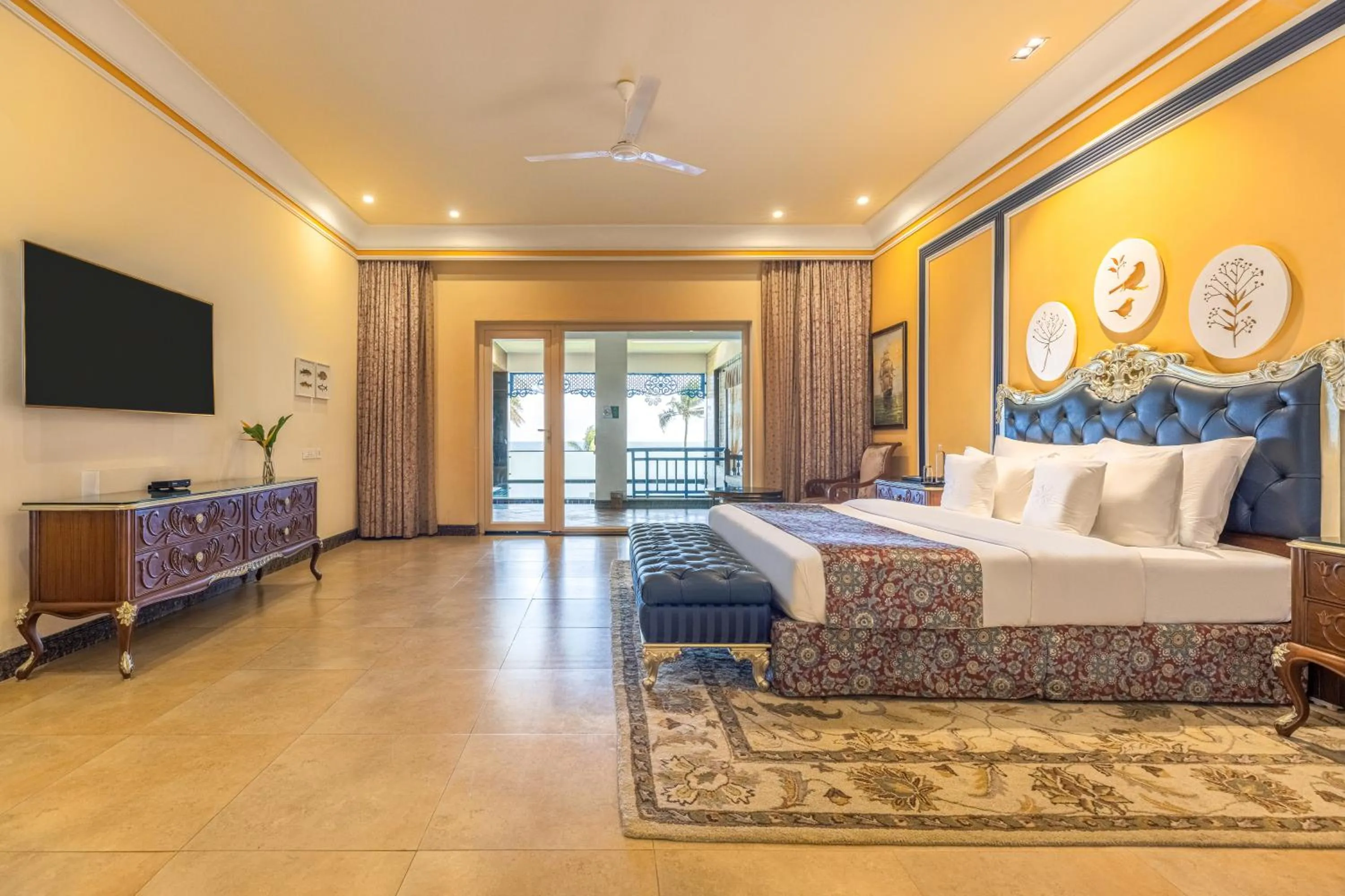 TV and multimedia, Bed in Mayfair Palm Beach Resort