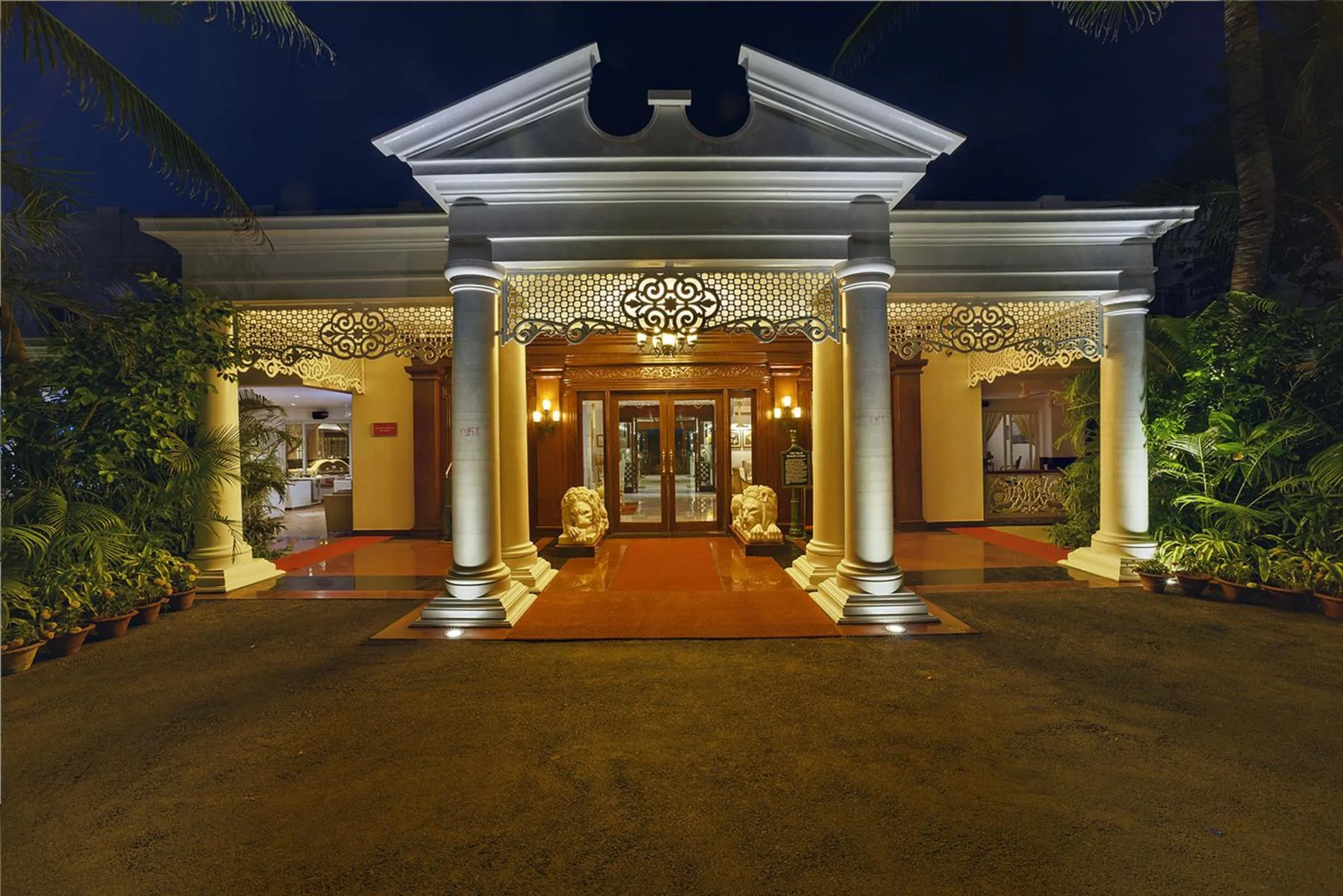 Facade/entrance in Mayfair Palm Beach Resort