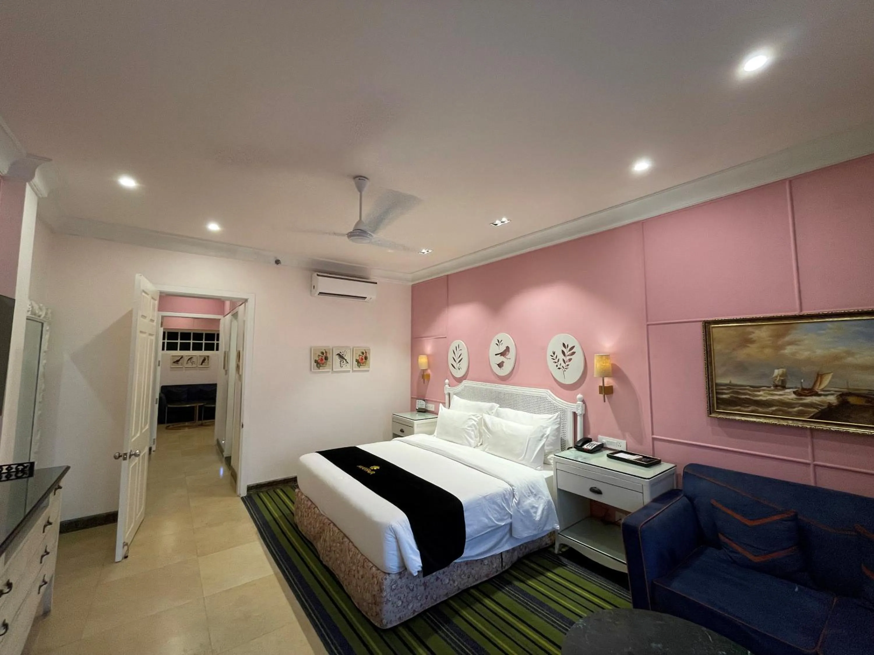 Bedroom, Bed in Mayfair Palm Beach Resort