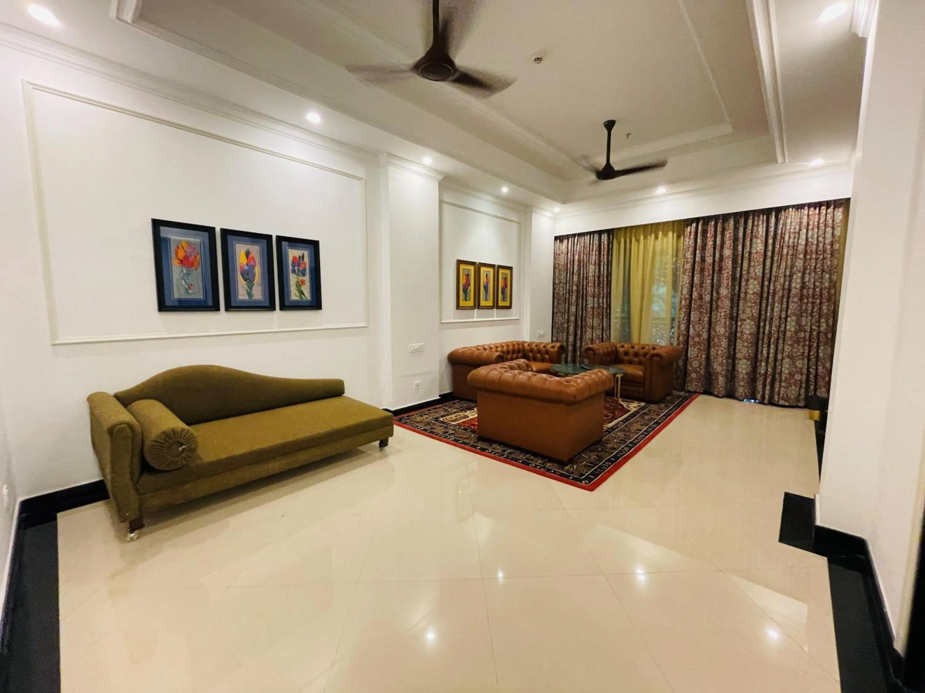 Seating area in Mayfair Palm Beach Resort