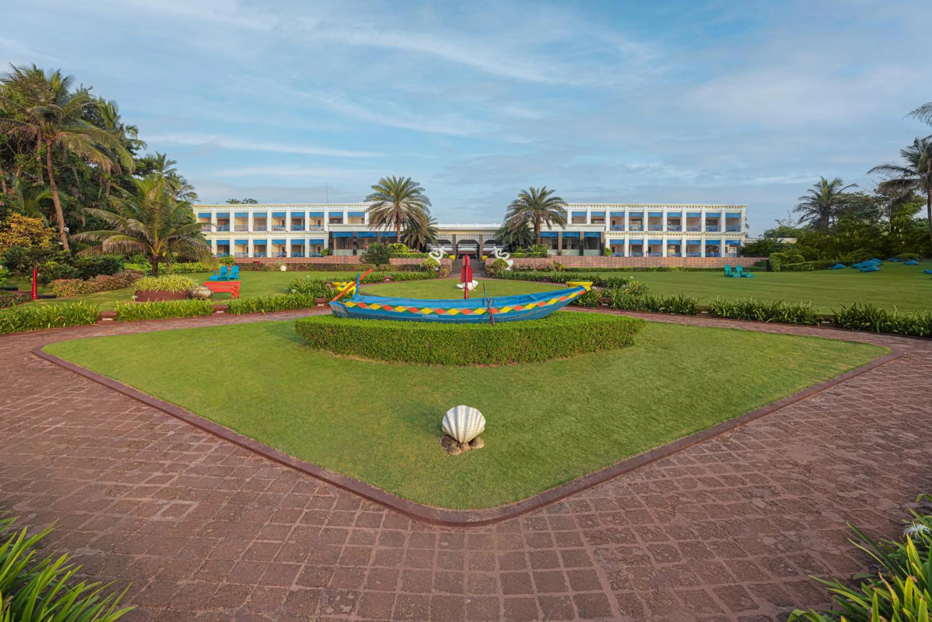 Property building in Mayfair Palm Beach Resort