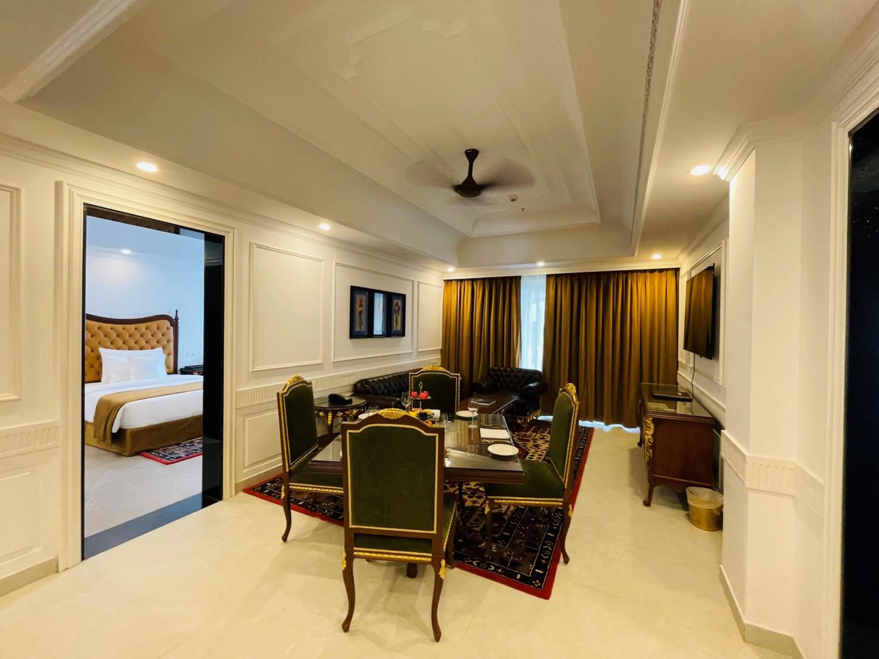 Photo of the whole room, Bed in Mayfair Palm Beach Resort