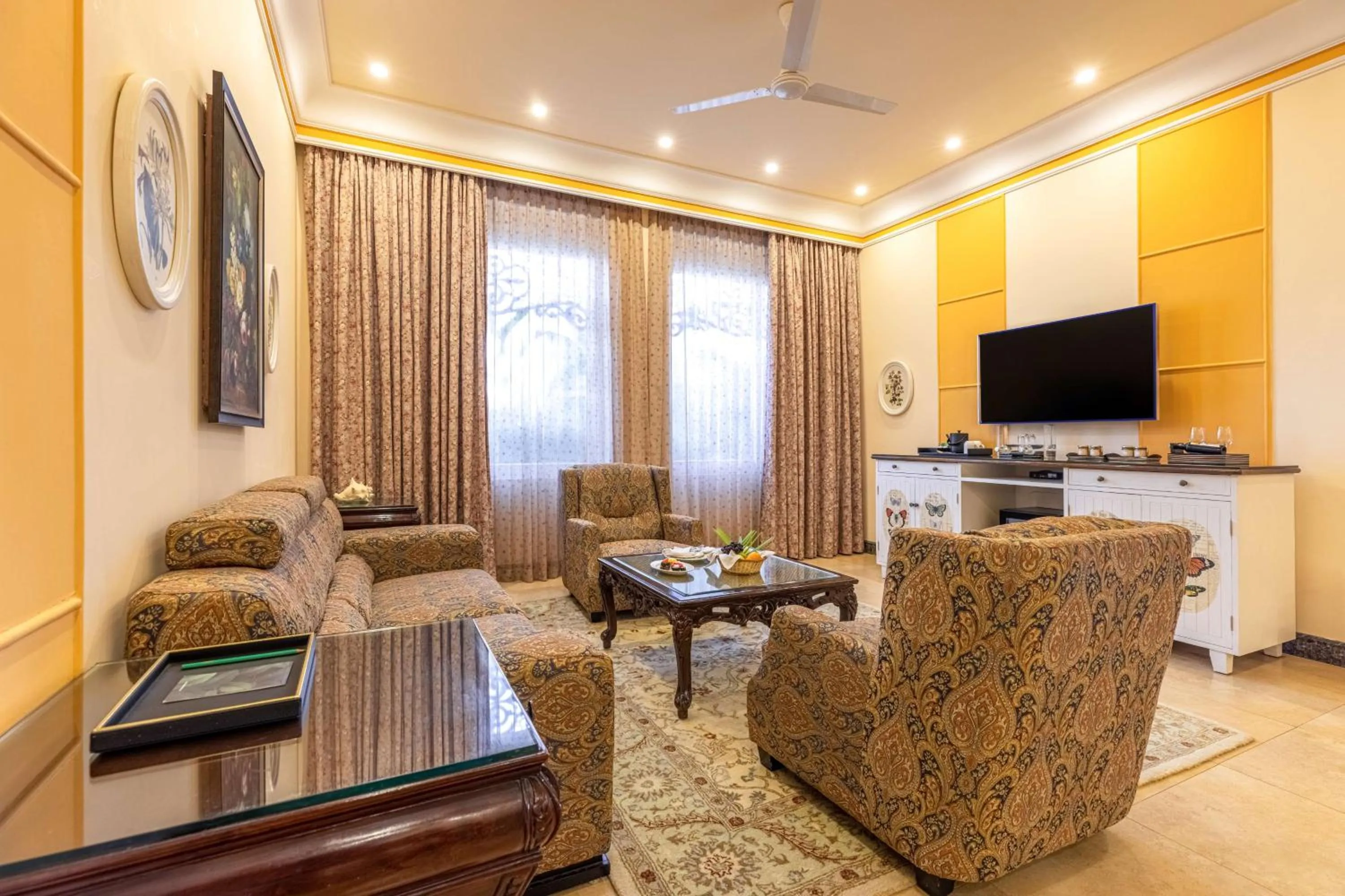 Seating area in Mayfair Palm Beach Resort