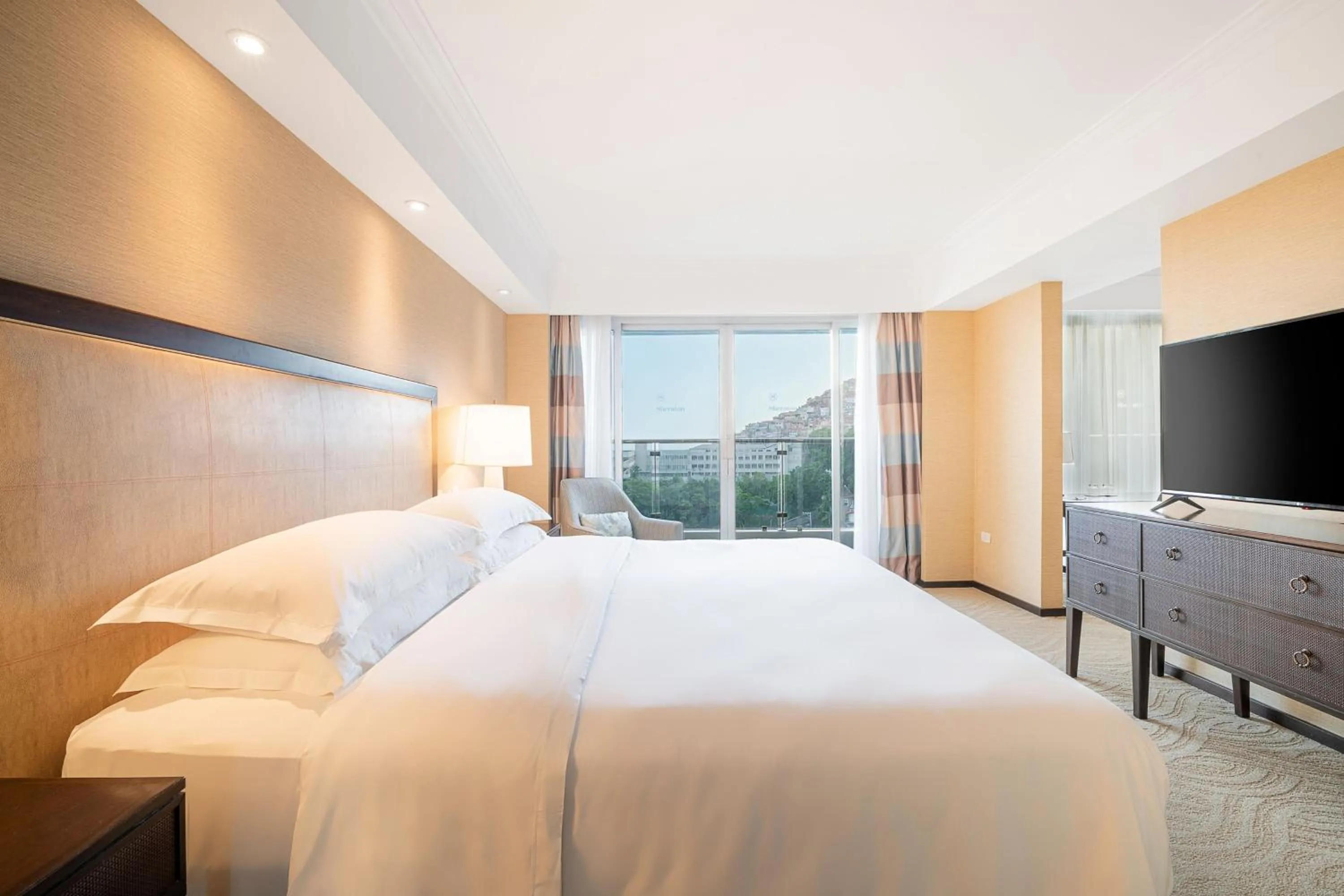 Photo of the whole room, Bed in Sheraton Grand Rio Hotel & Resort