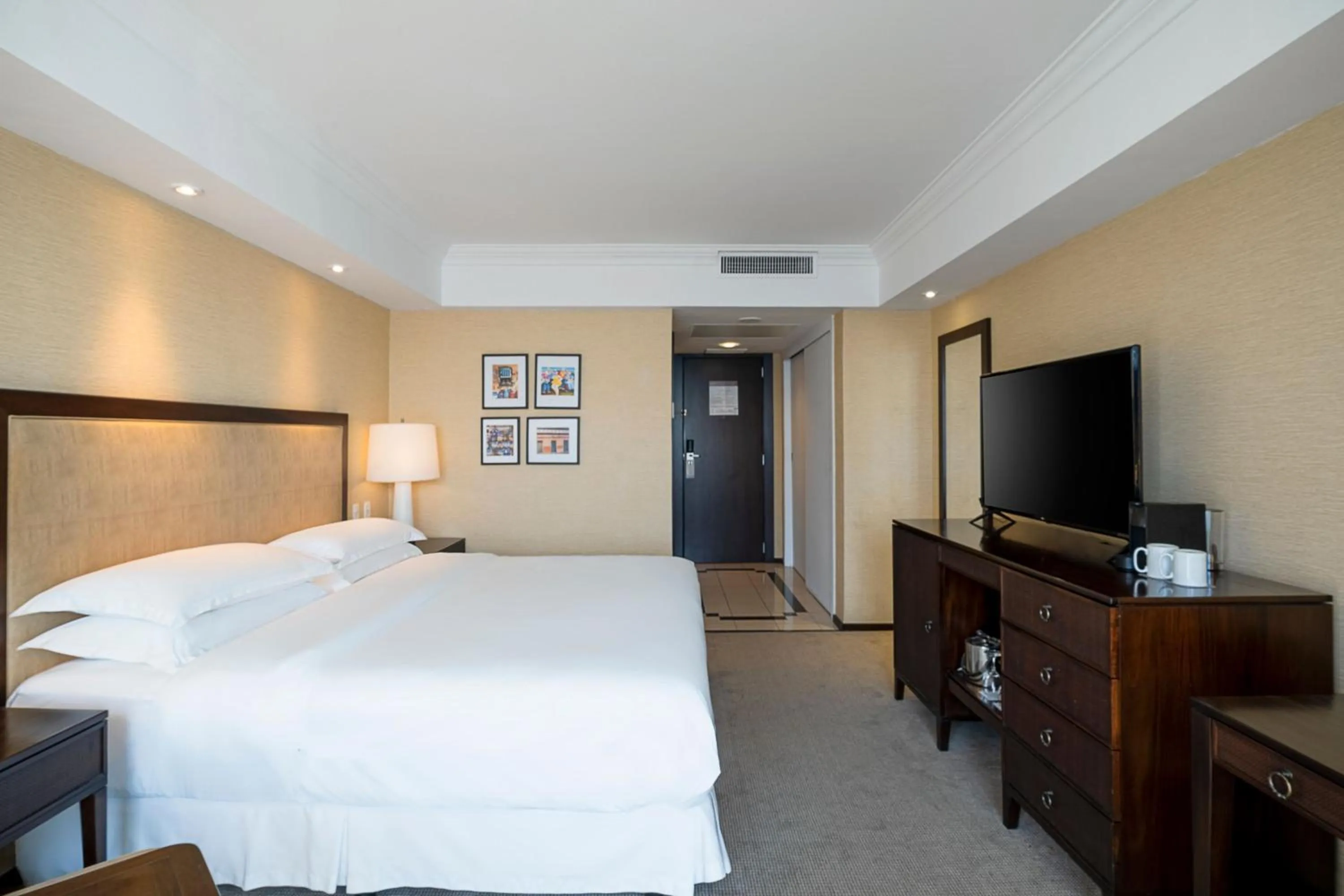 Photo of the whole room, Bed in Sheraton Grand Rio Hotel & Resort