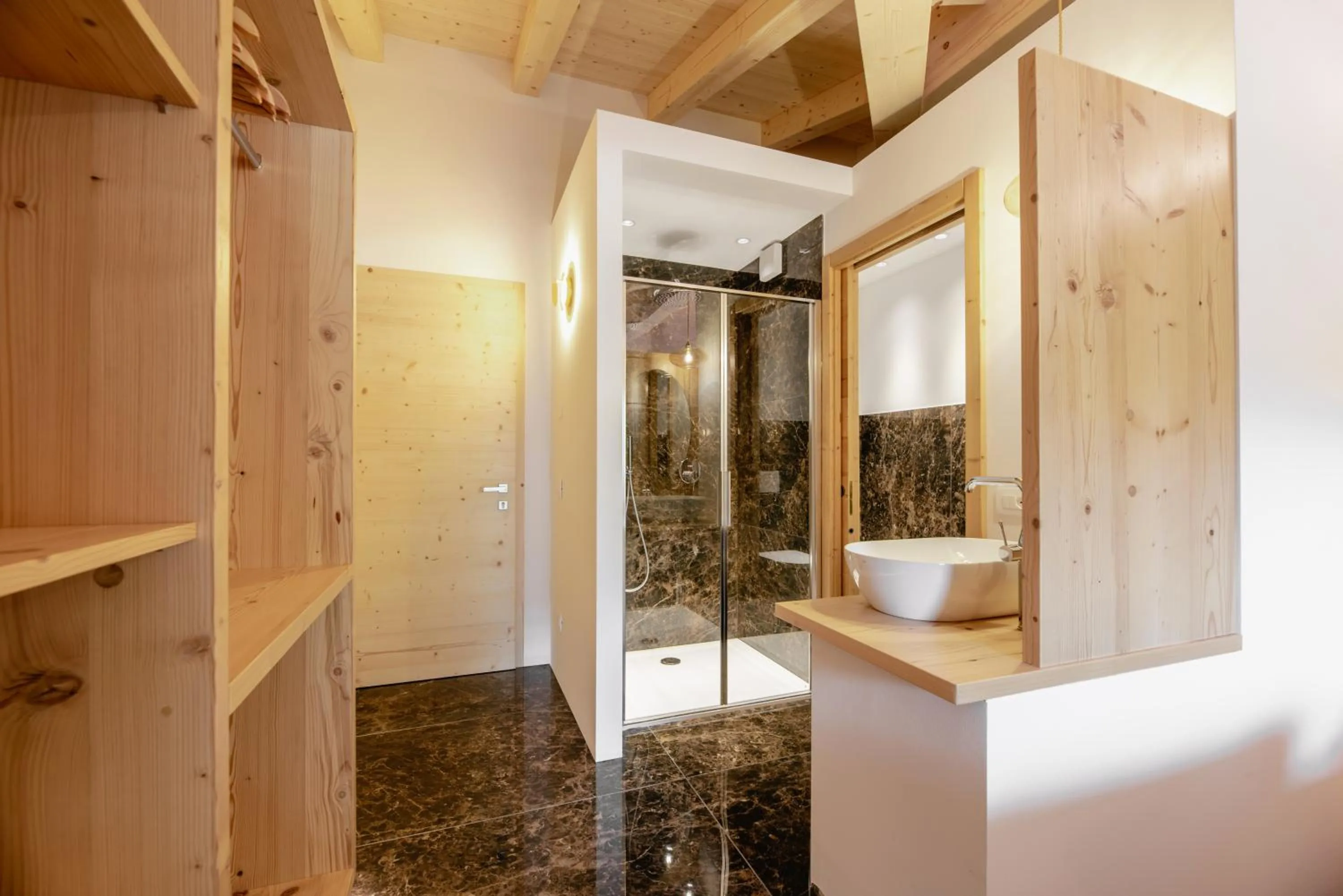 Shower in Garnì Aurora Bed and Breakfast