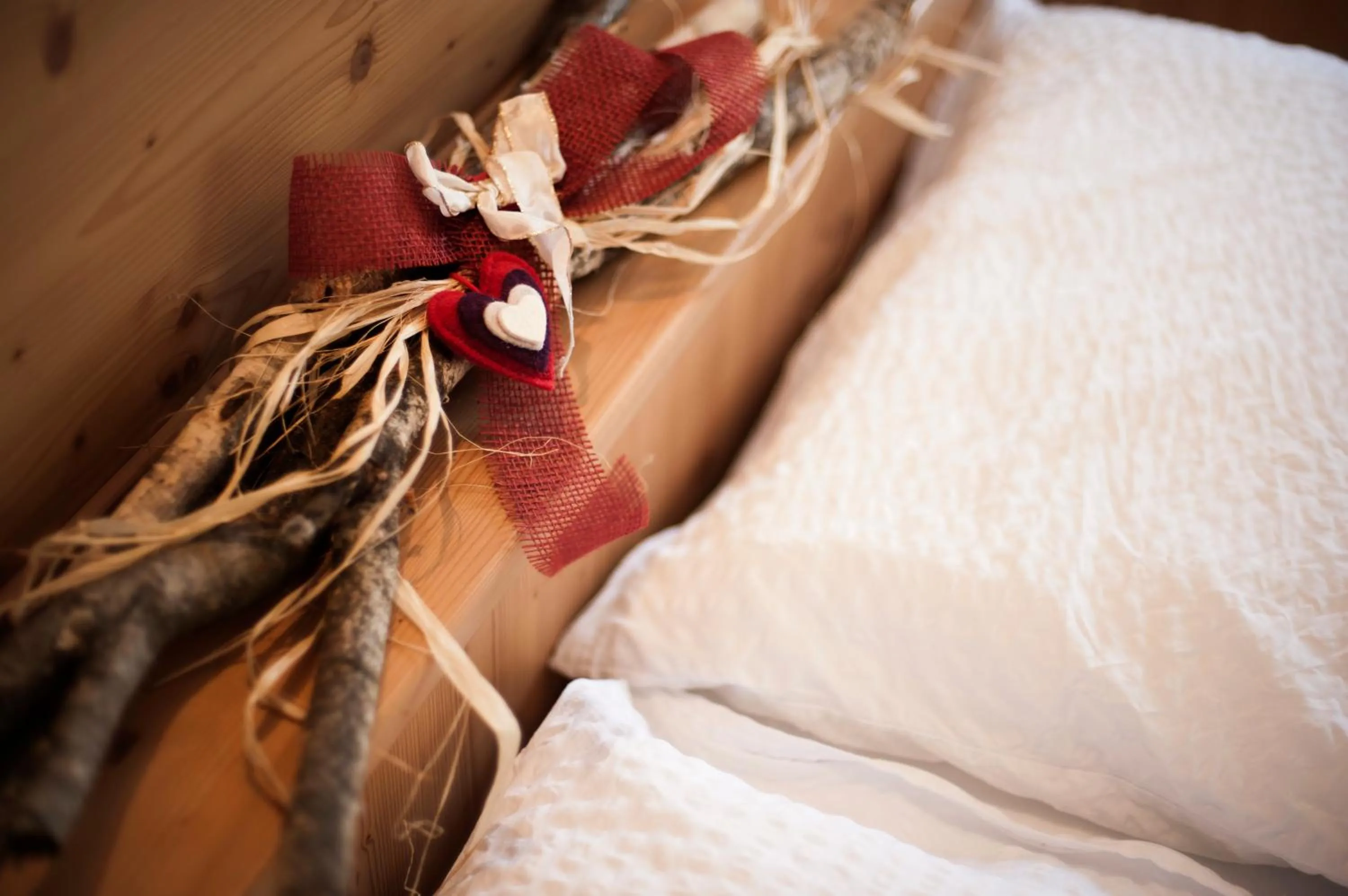 Decorative detail, Bed in Garnì Aurora Bed and Breakfast