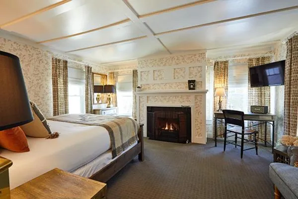 Photo of the whole room, Bed in Shelter Harbor Inn