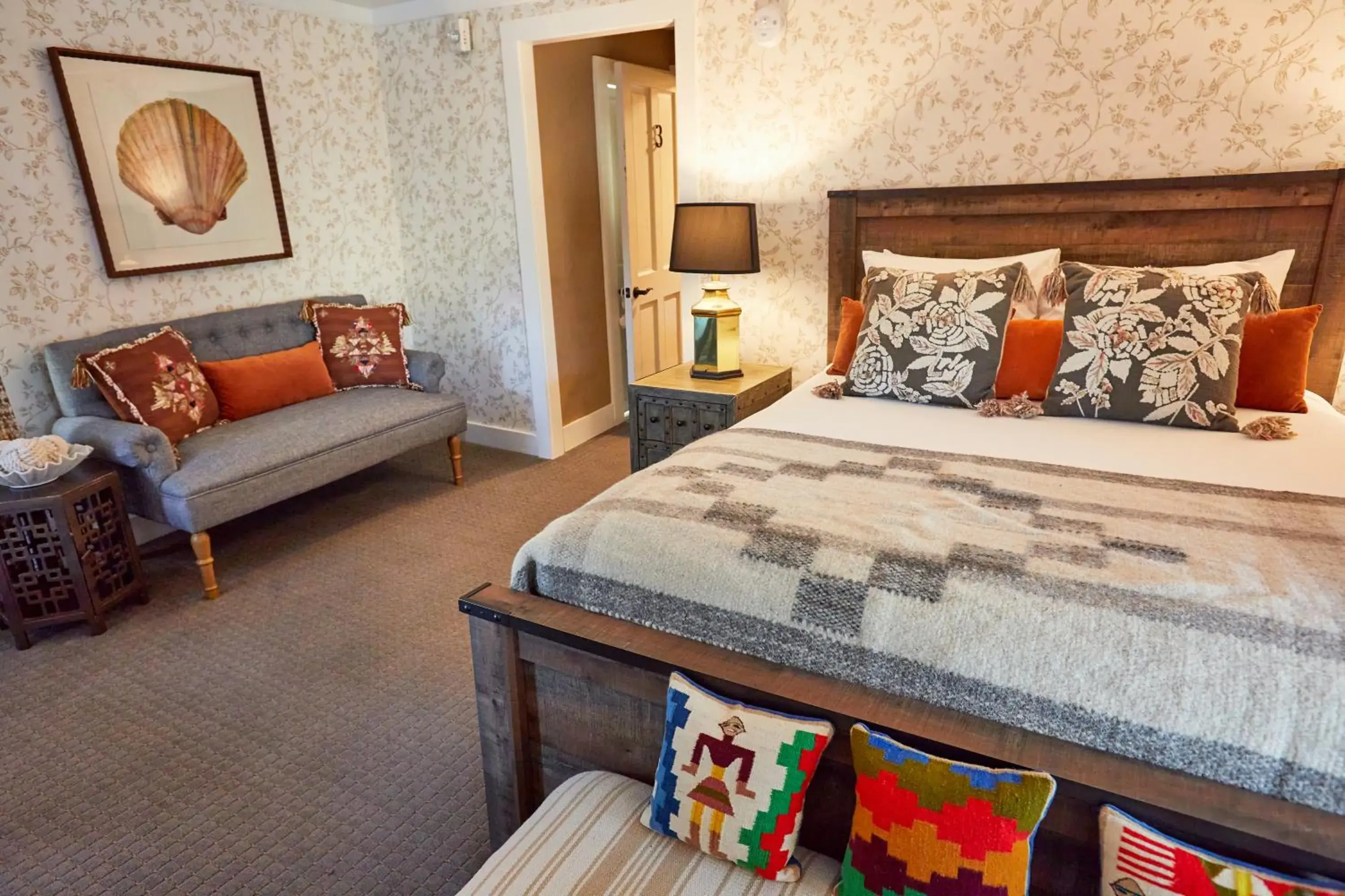 Deluxe Queen Room in Shelter Harbor Inn Deluxe Queen Room in Shelter Harbor Inn