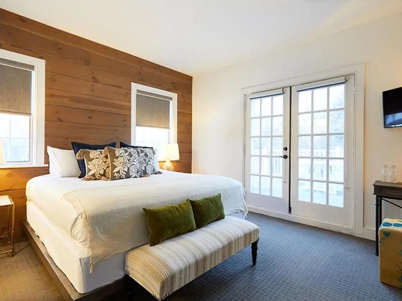 Bed in Shelter Harbor Inn