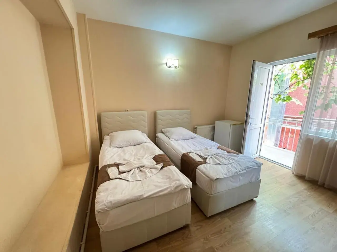 Superior Quadruple Room in HOTEL IMERETI TBILISi Superior Quadruple Room in HOTEL IMERETI TBILISi