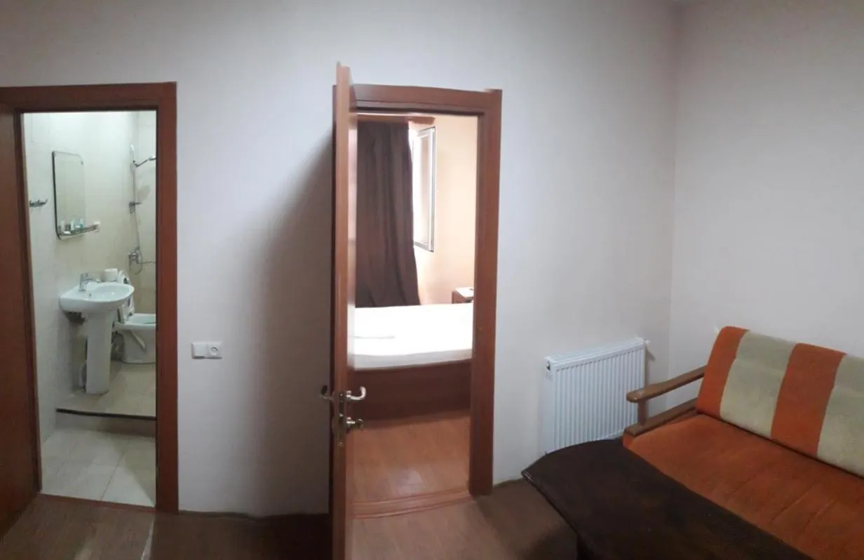 Shower in Hotel Imereti - Old Tbilisi Center