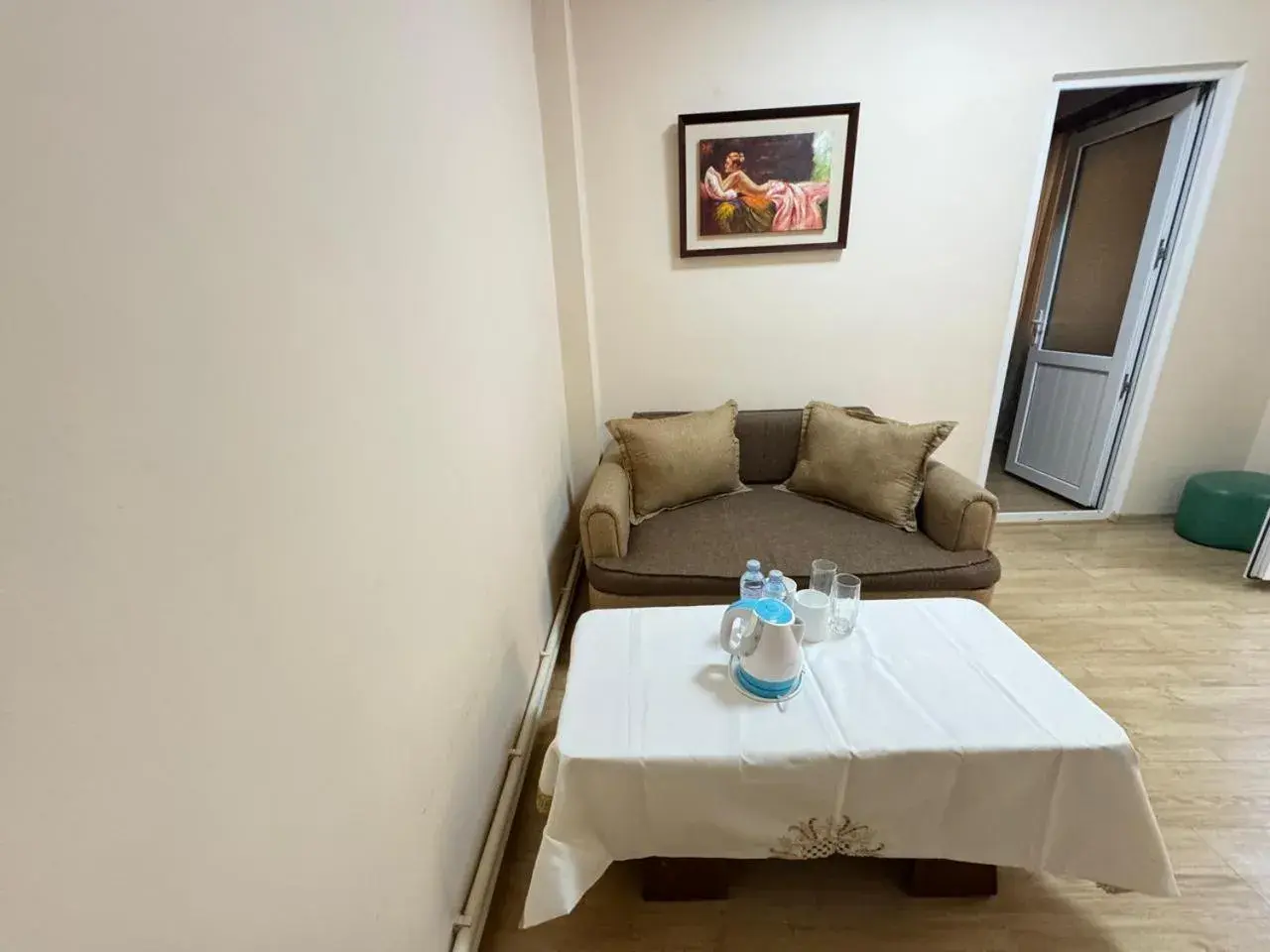 Deluxe Double Room in HOTEL IMERETI TBILISi Deluxe Double Room in HOTEL IMERETI TBILISi