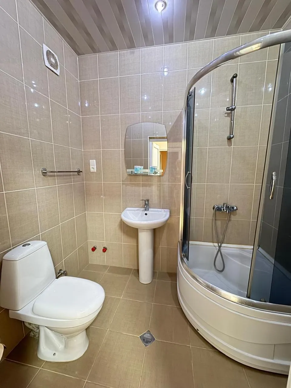 Shower in Hotel Imereti - Old Tbilisi Center