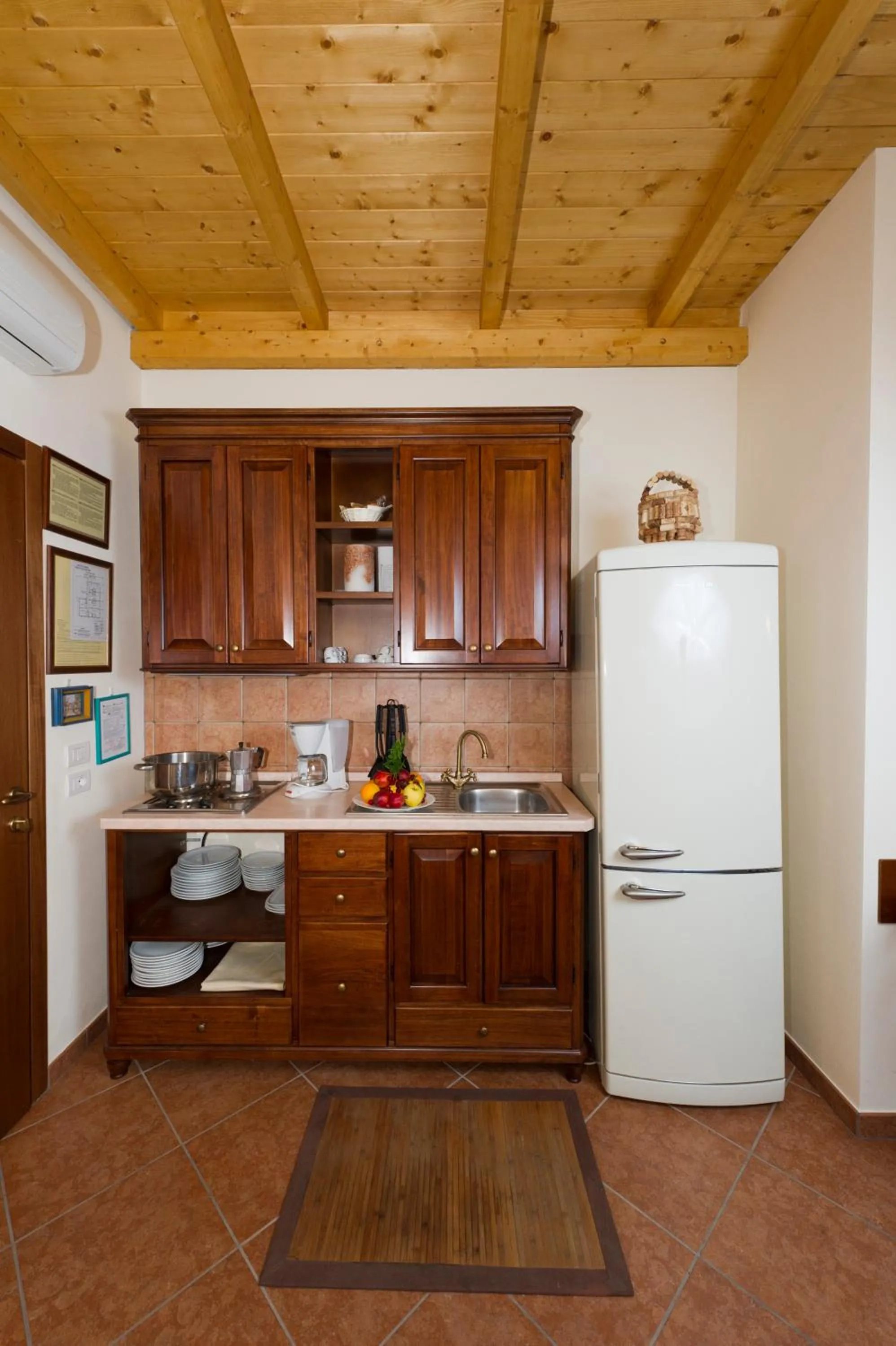 Kitchen or kitchenette in Locanda Ristorante al Cardellino