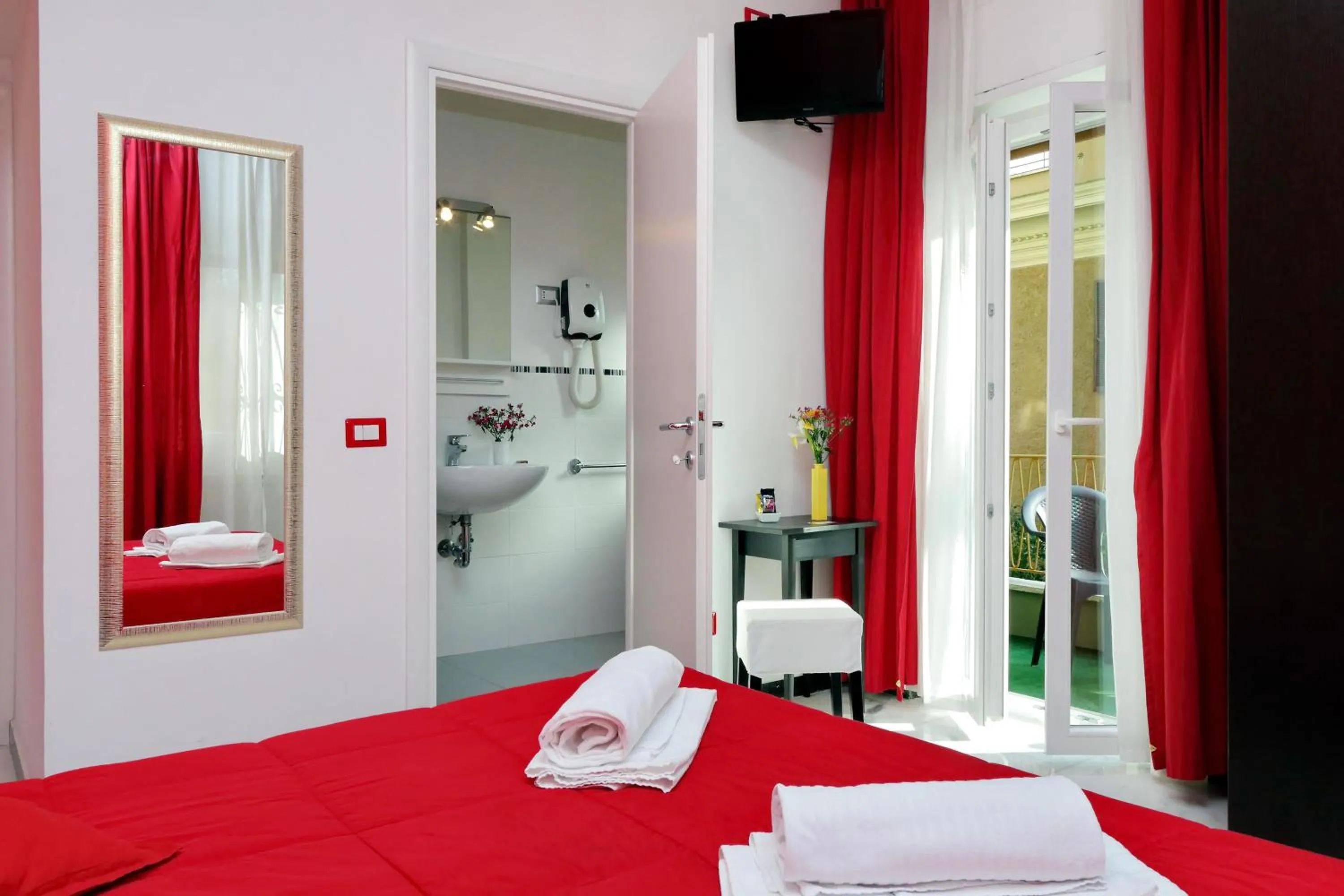 Bedroom, Bed in I Pini di Roma - Rooms & Suites