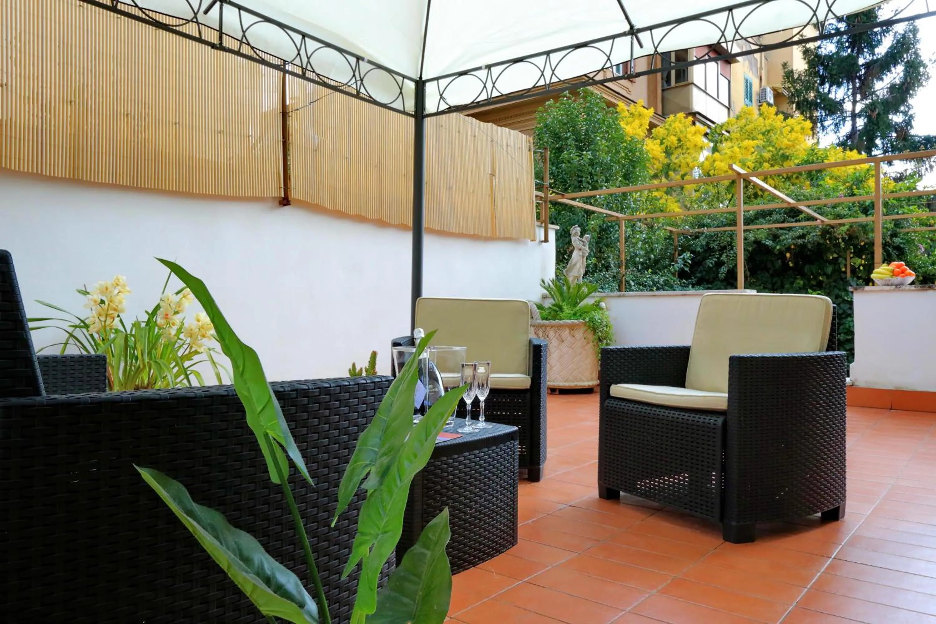 Garden in I Pini di Roma - Rooms & Suites