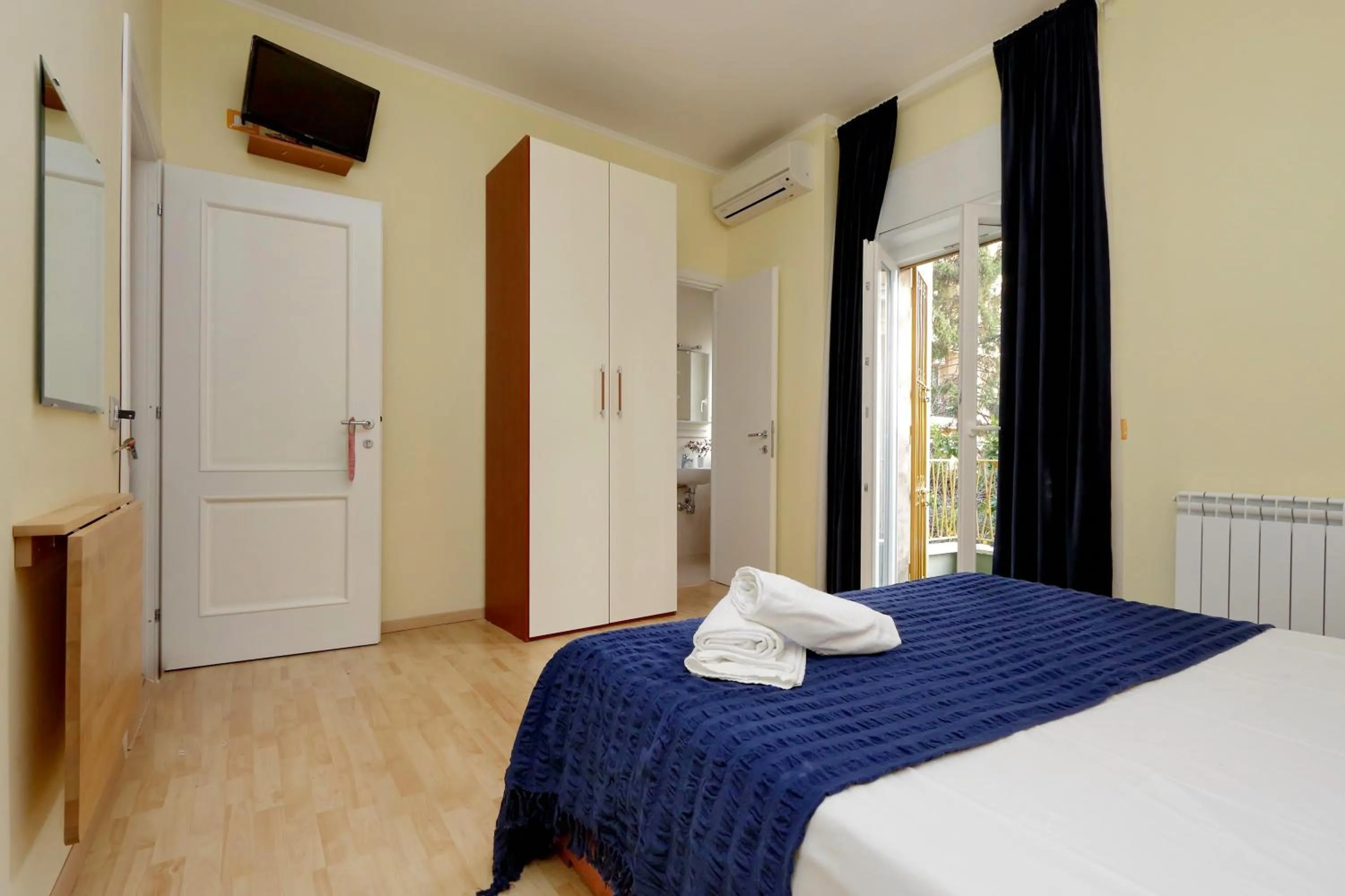 Bedroom, Bed in I Pini di Roma - Rooms & Suites