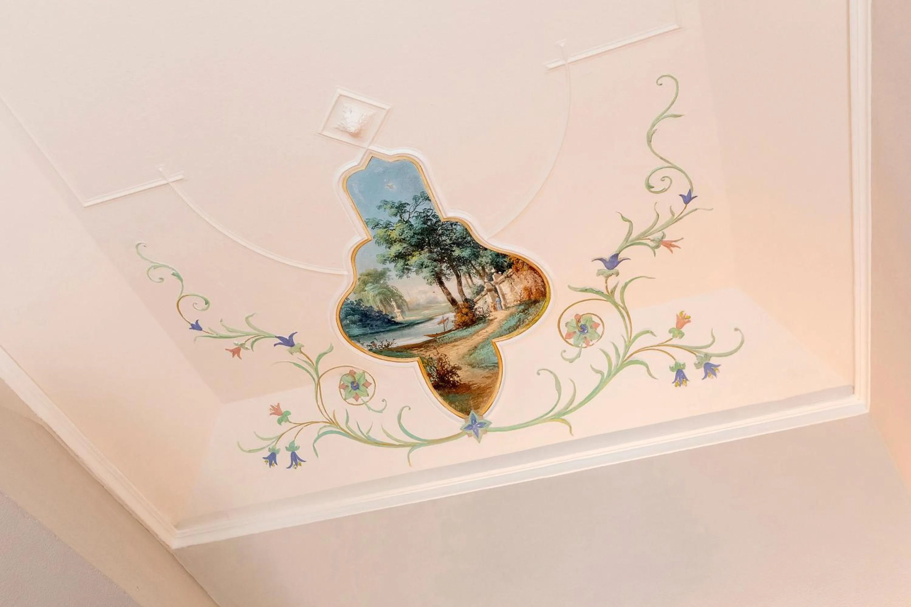 Decorative detail in Hotel Villa Cipressi, by R Collection Hotels