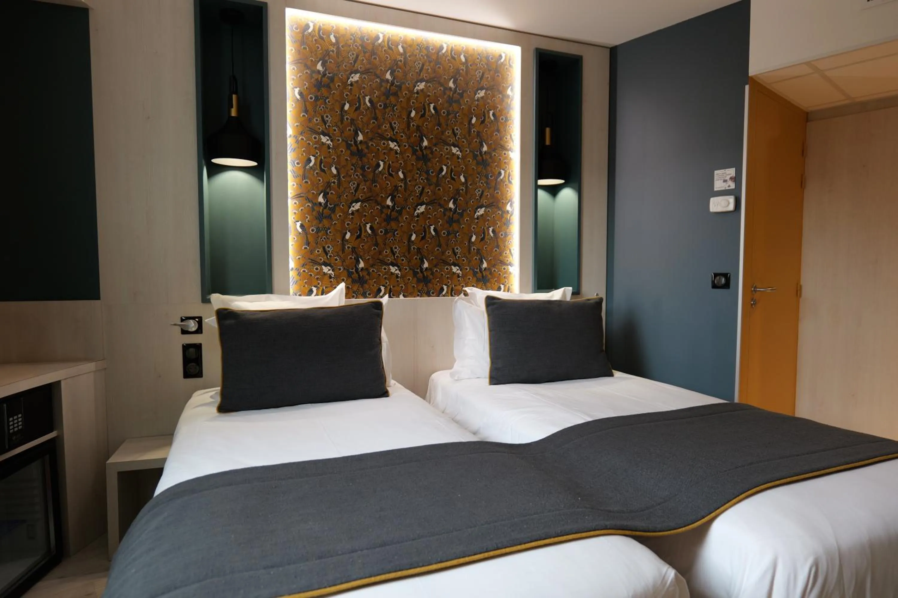 Bedroom, Bed in The Originals Boutique, Hôtel Le Marmotel, Clermont-Ferrand