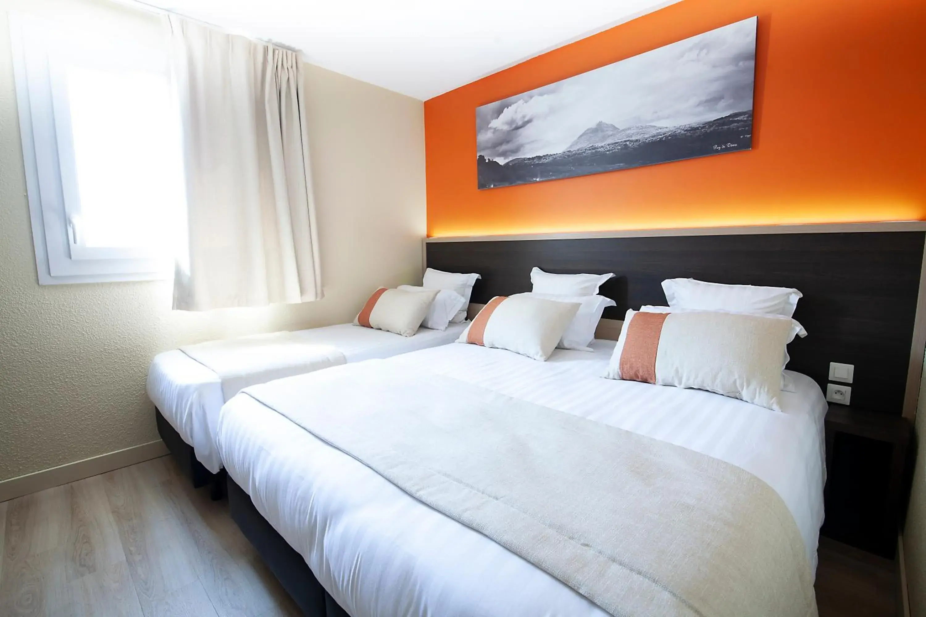 Triple Queen Room - Non-Smoking in Comfort Hotel Clermont Saint Jacques Triple Queen Room - Non-Smoking in Comfort Hotel Clermont Saint Jacques