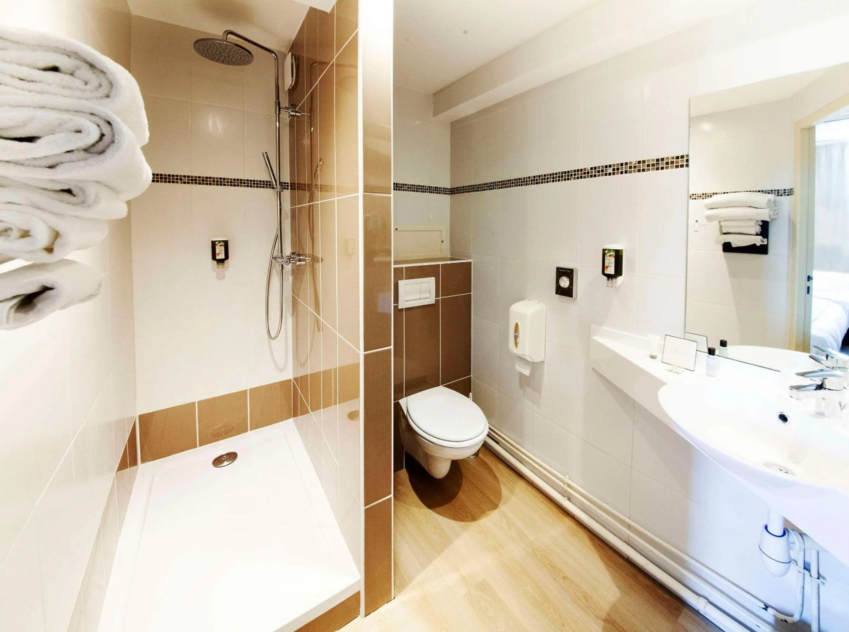 Bedroom in The Originals Boutique, Hôtel Le Marmotel, Clermont-Ferrand