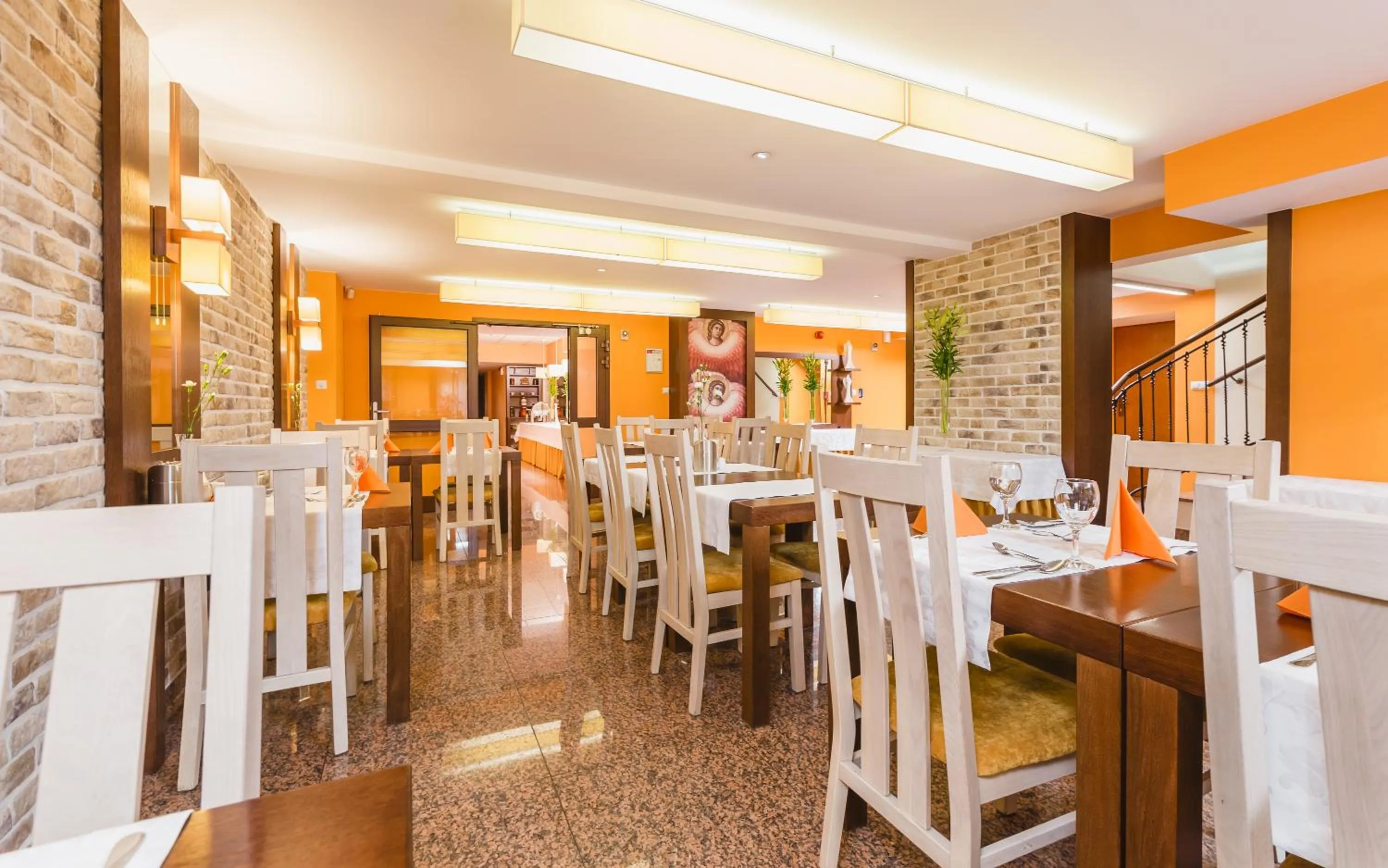 Restaurant/places to eat in Domus Mater Hotel