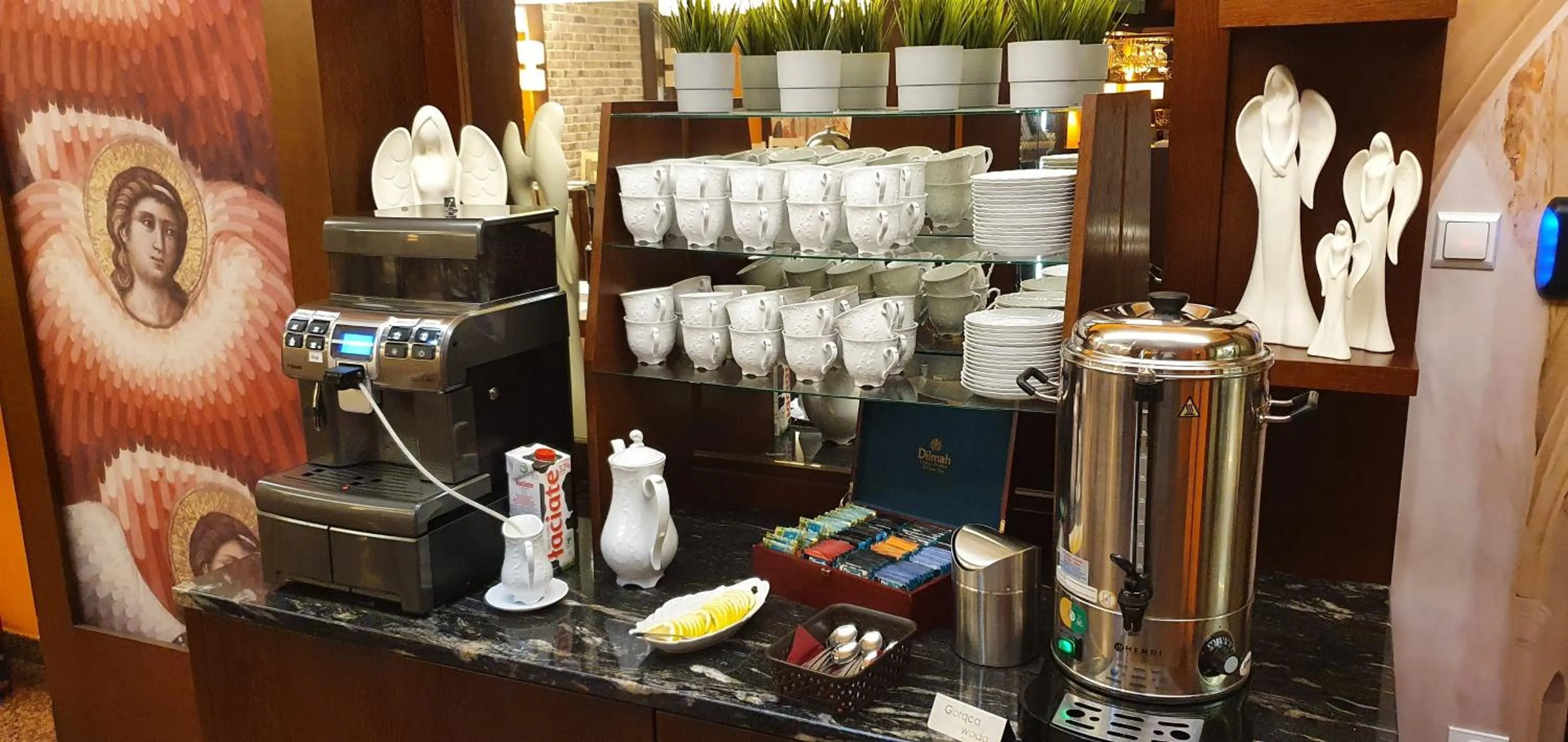 Restaurant/places to eat in Domus Mater Hotel