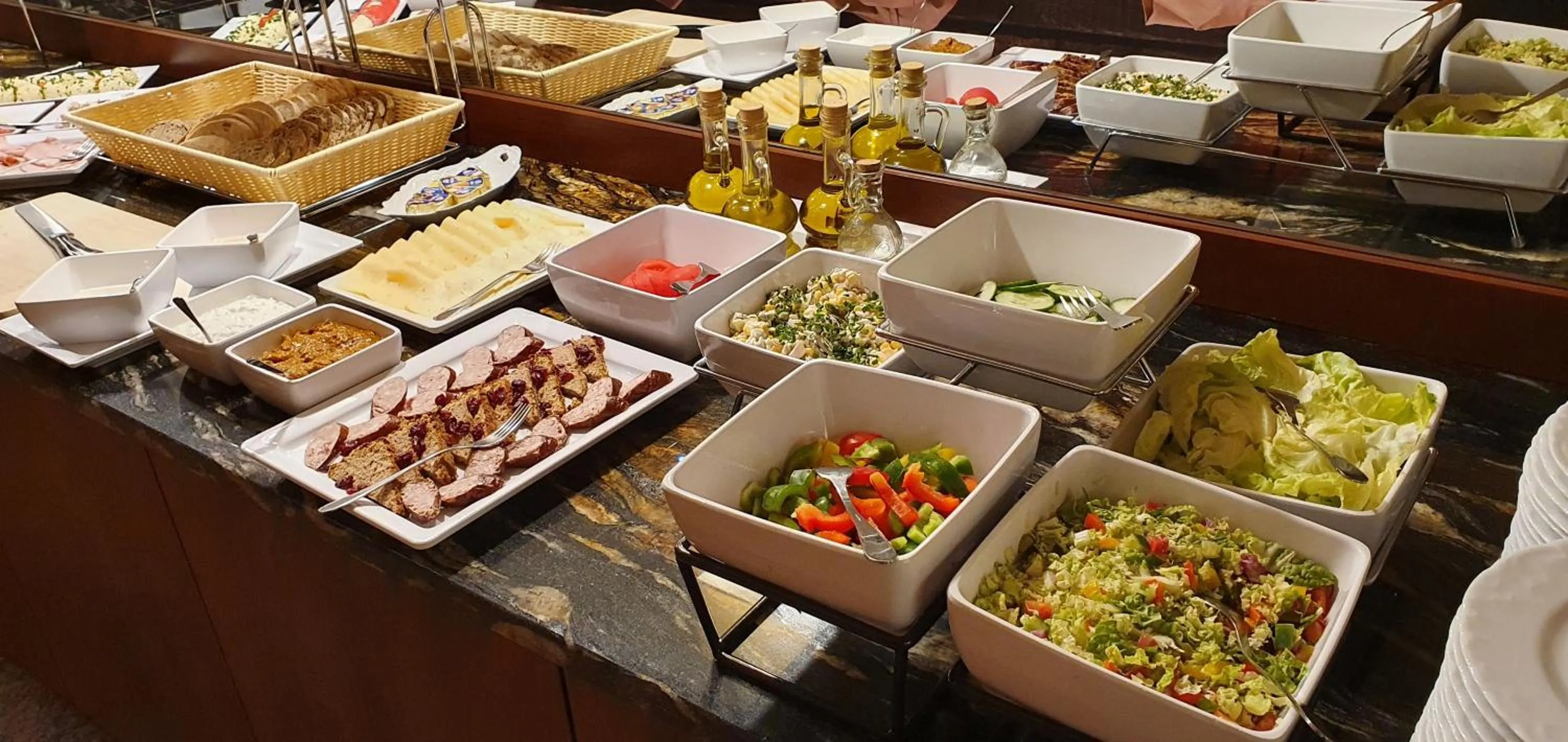 Restaurant/places to eat in Domus Mater Hotel