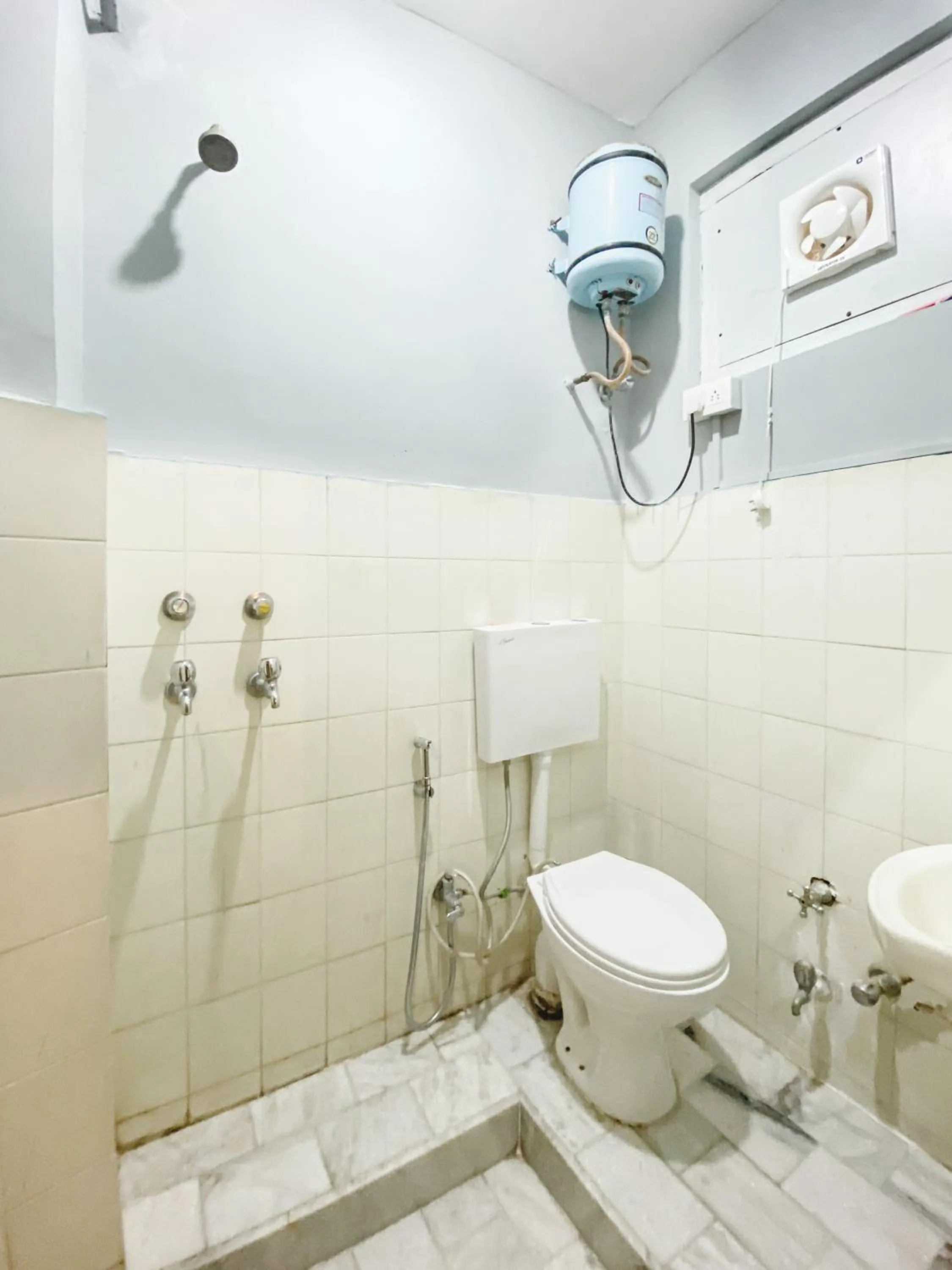 Shower in Hostel Mantra