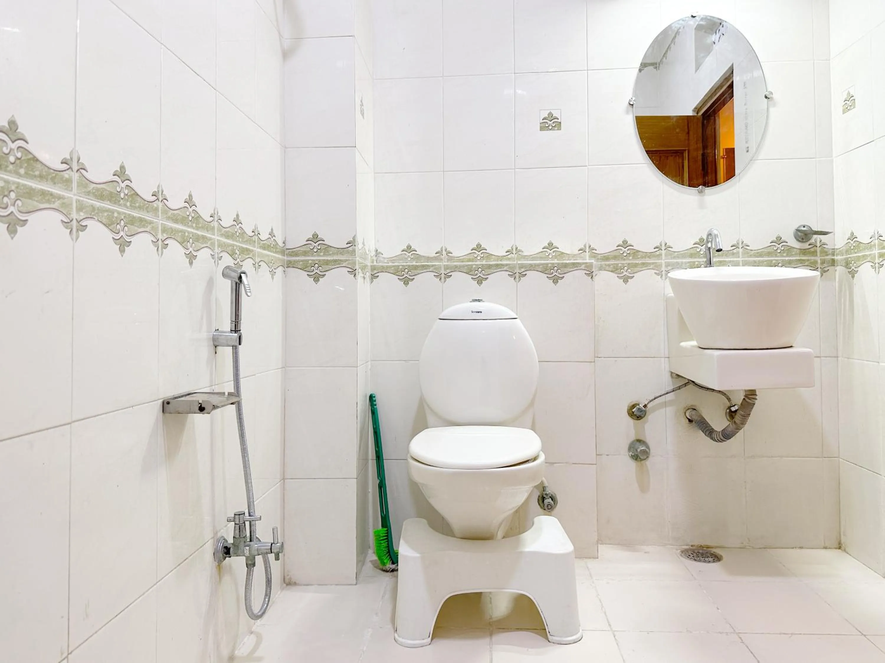 Shower in Hostel Mantra