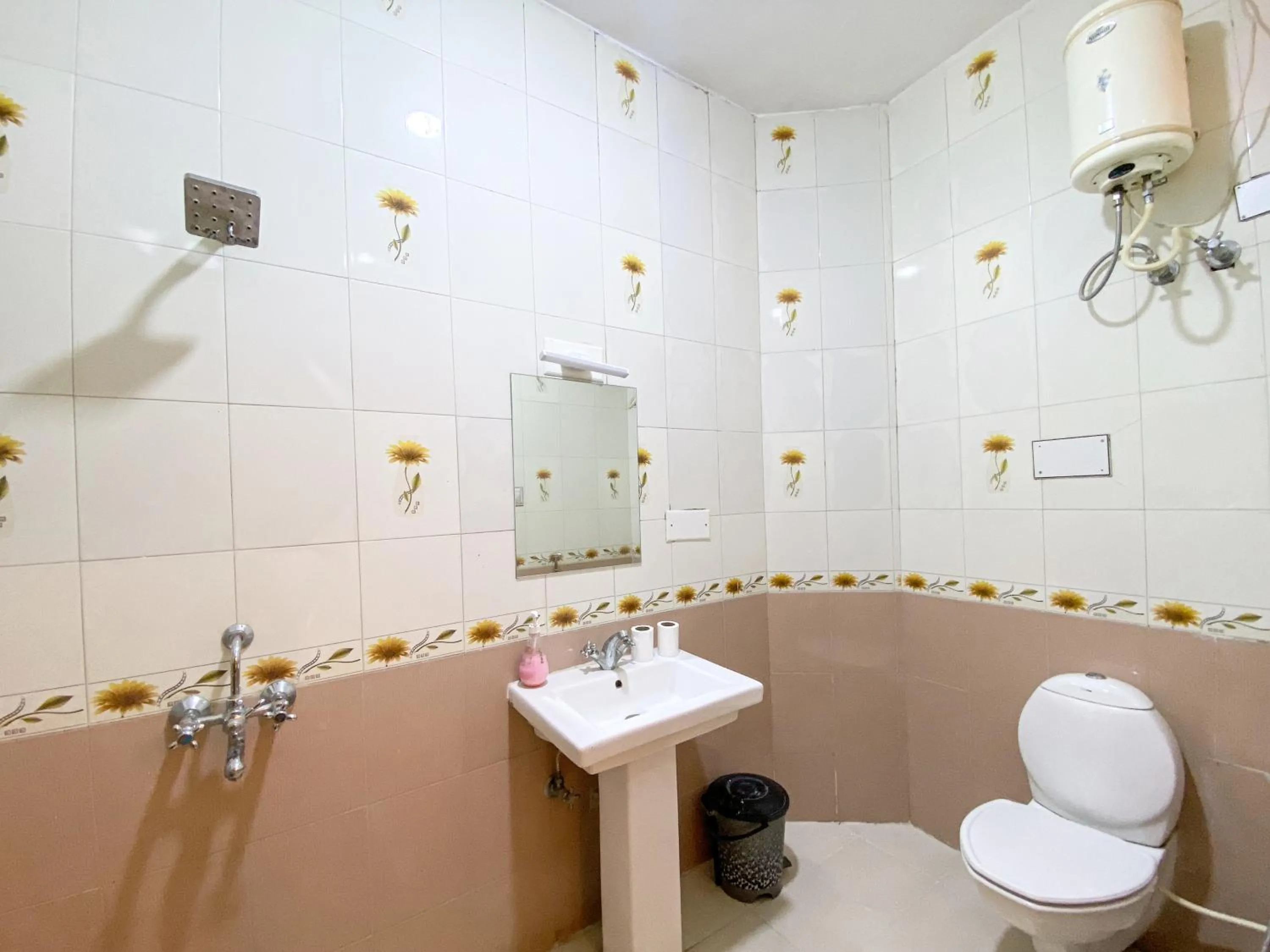 Shower in Hostel Mantra