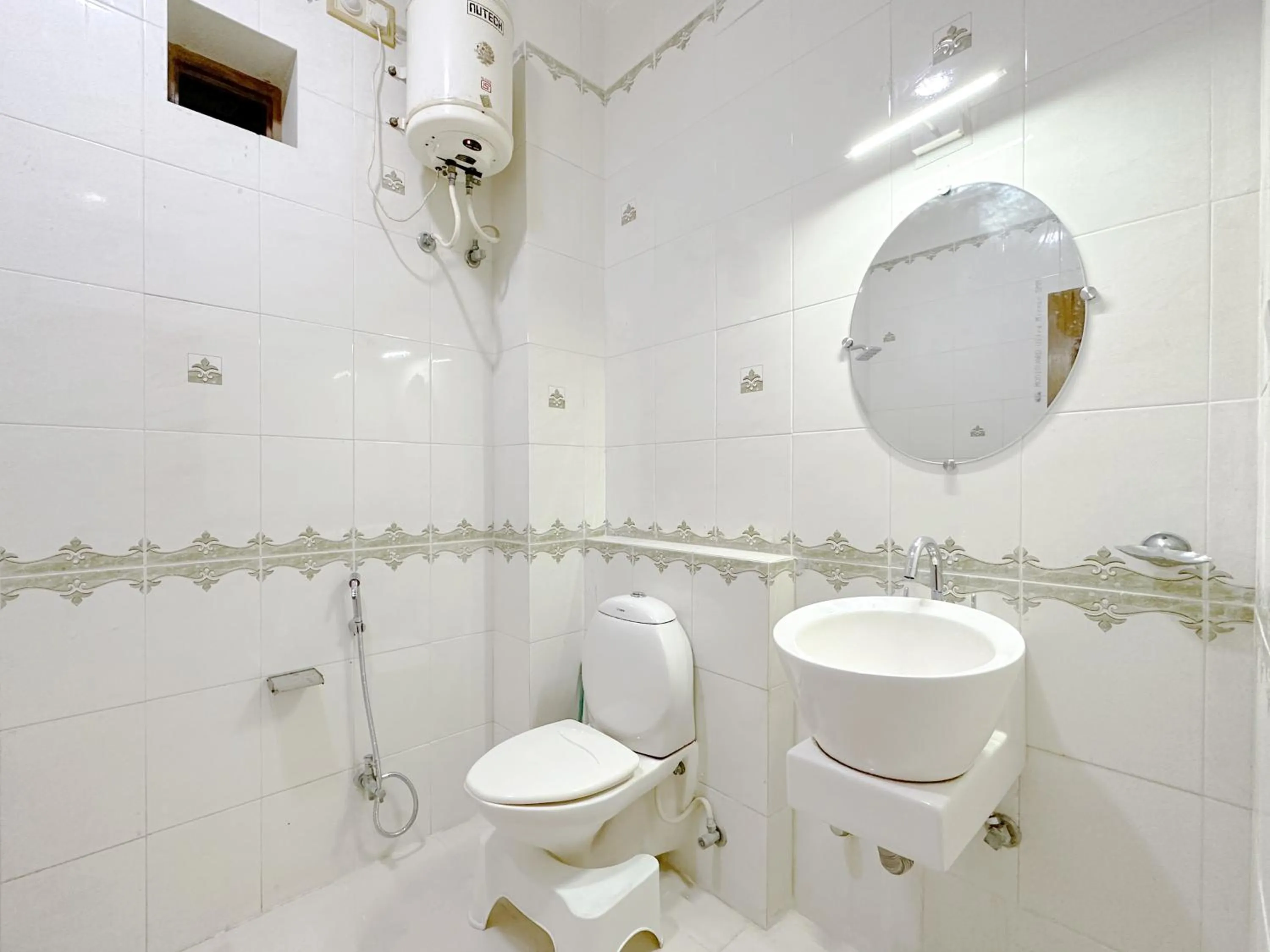 Shower in Hostel Mantra