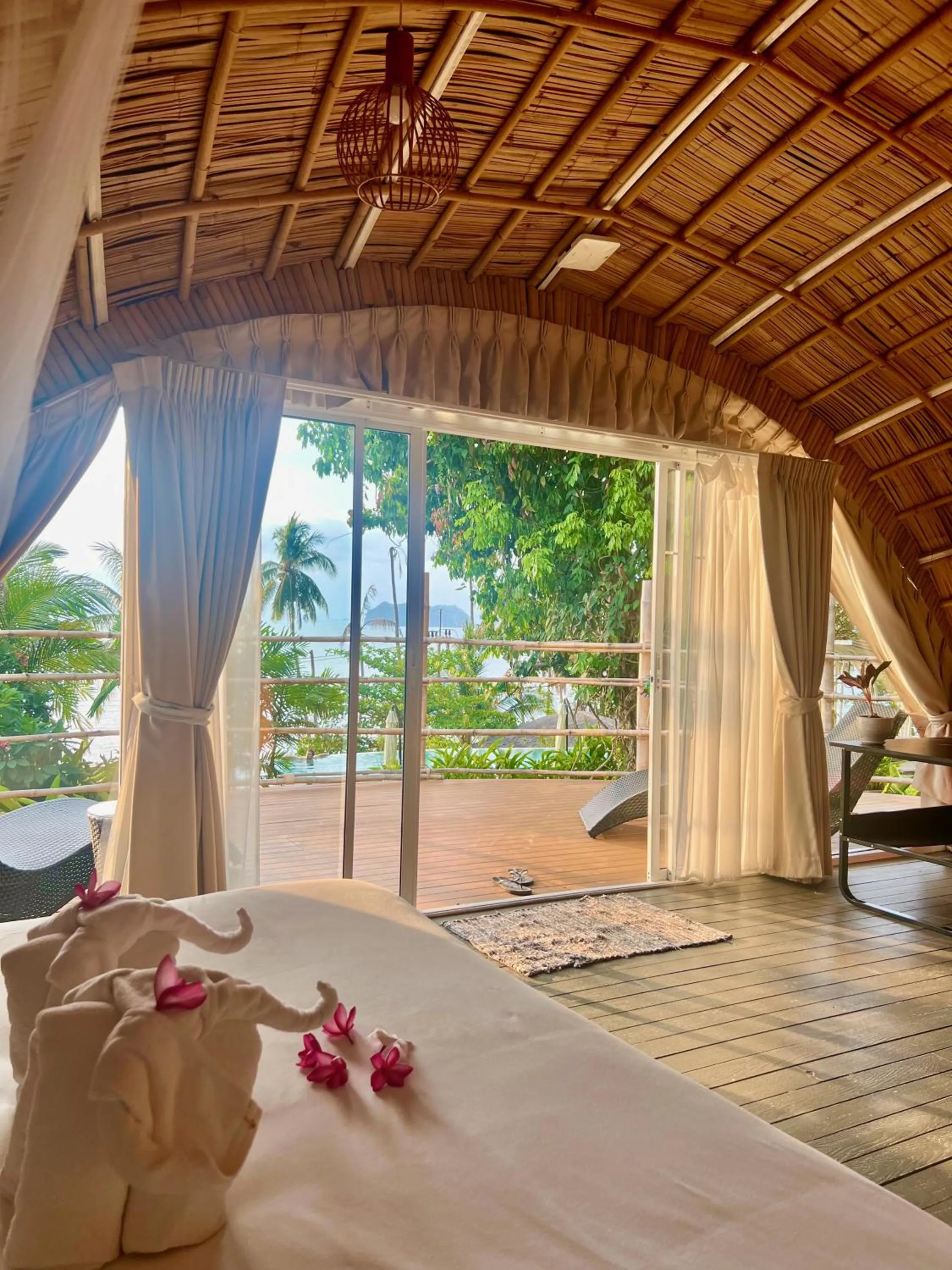 Bed in Jaiyen Boutique Resort