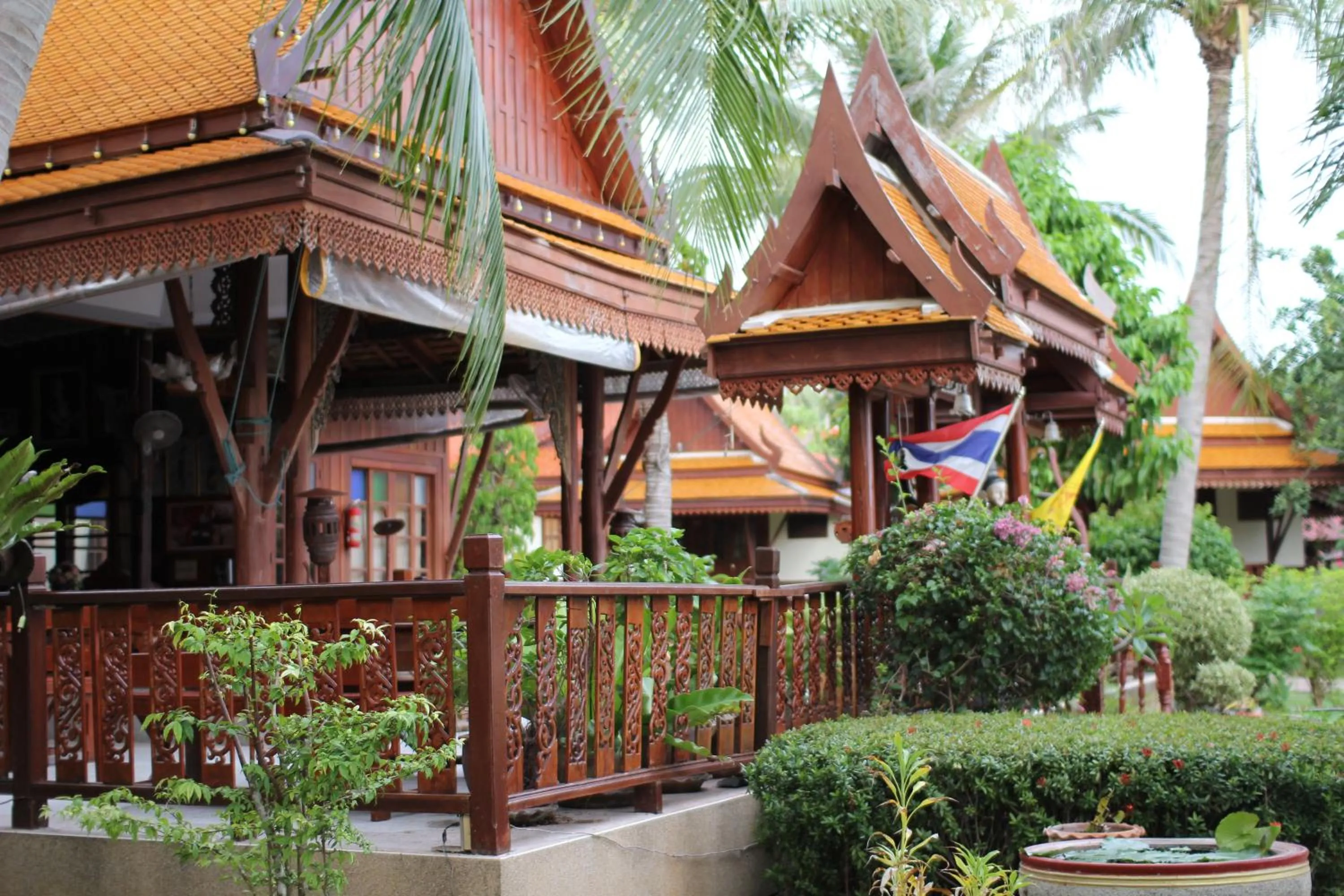 Restaurant/places to eat in Grand Sea Beach Resort