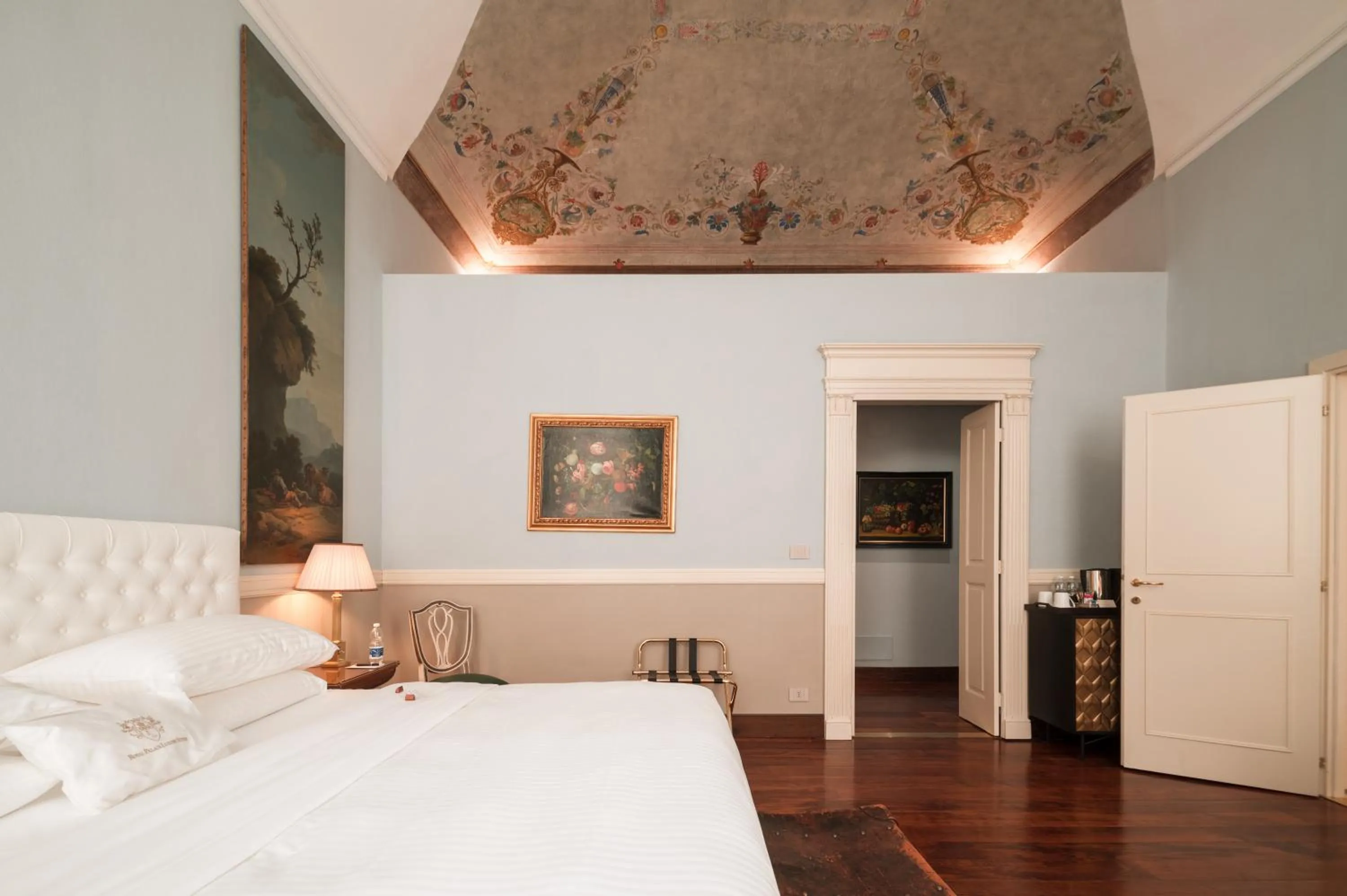 Photo of the whole room, Bed in Royal Palace Hotel