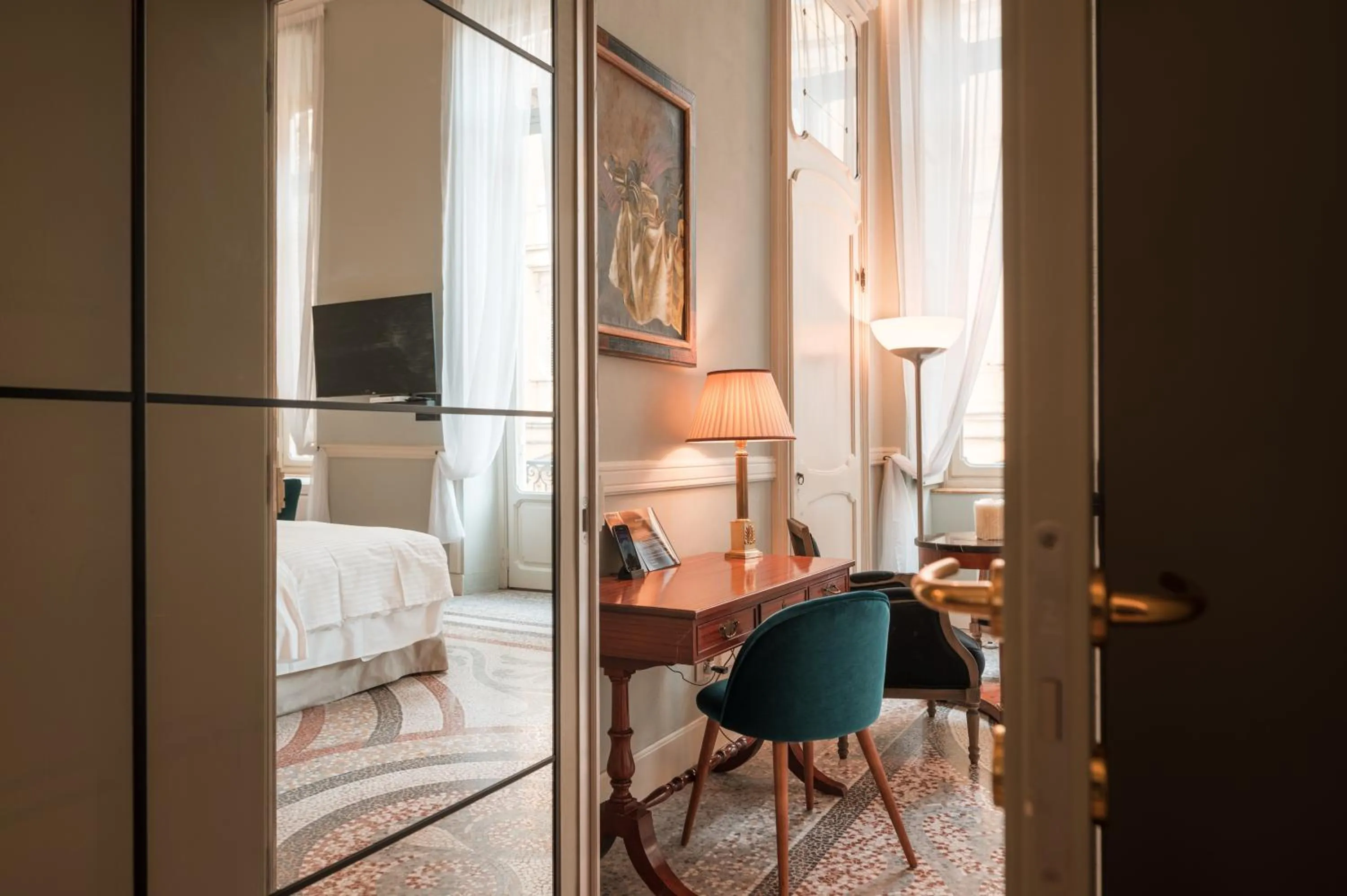 Bed in Royal Palace Hotel