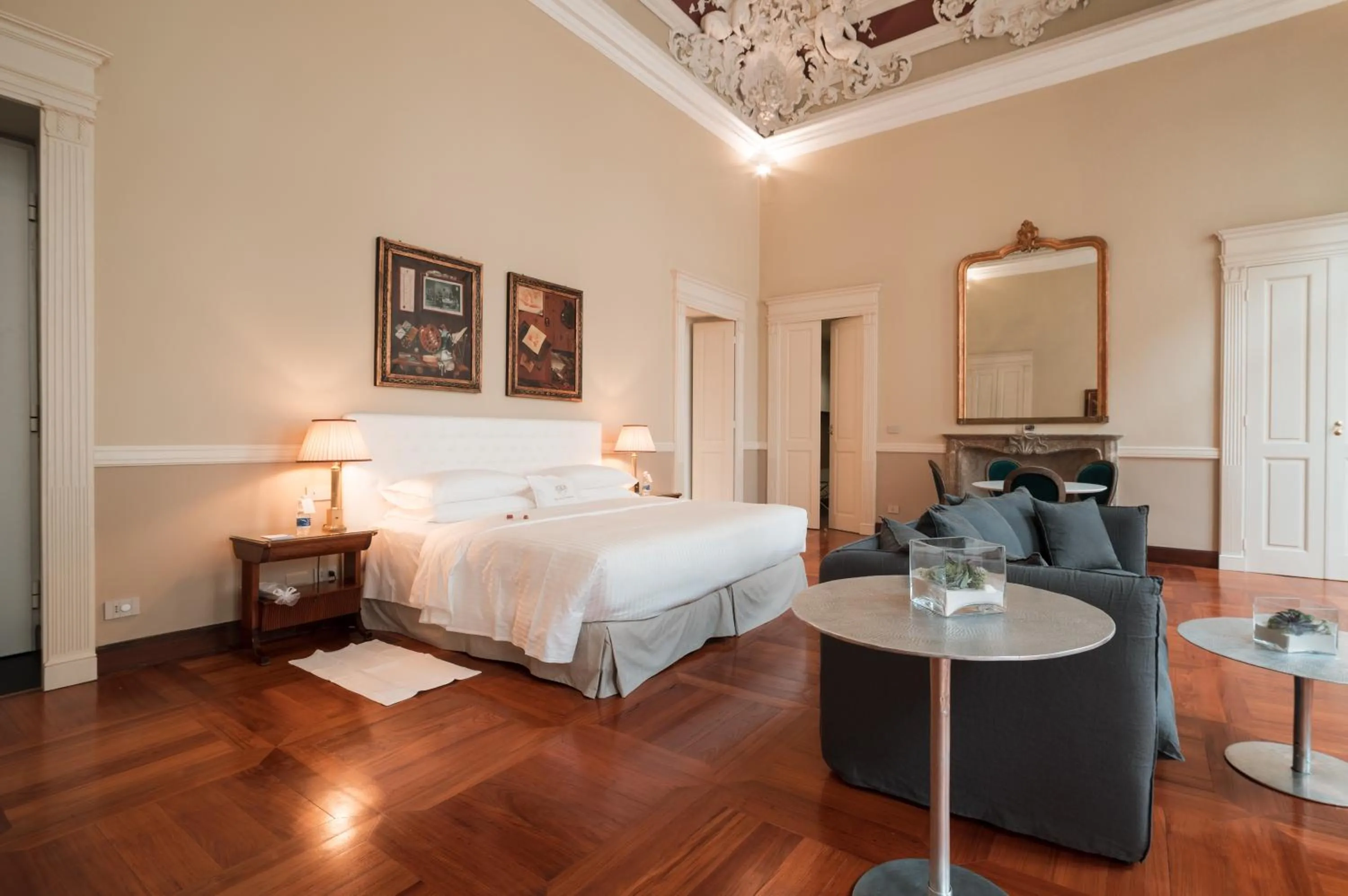 Photo of the whole room, Bed in Royal Palace Hotel