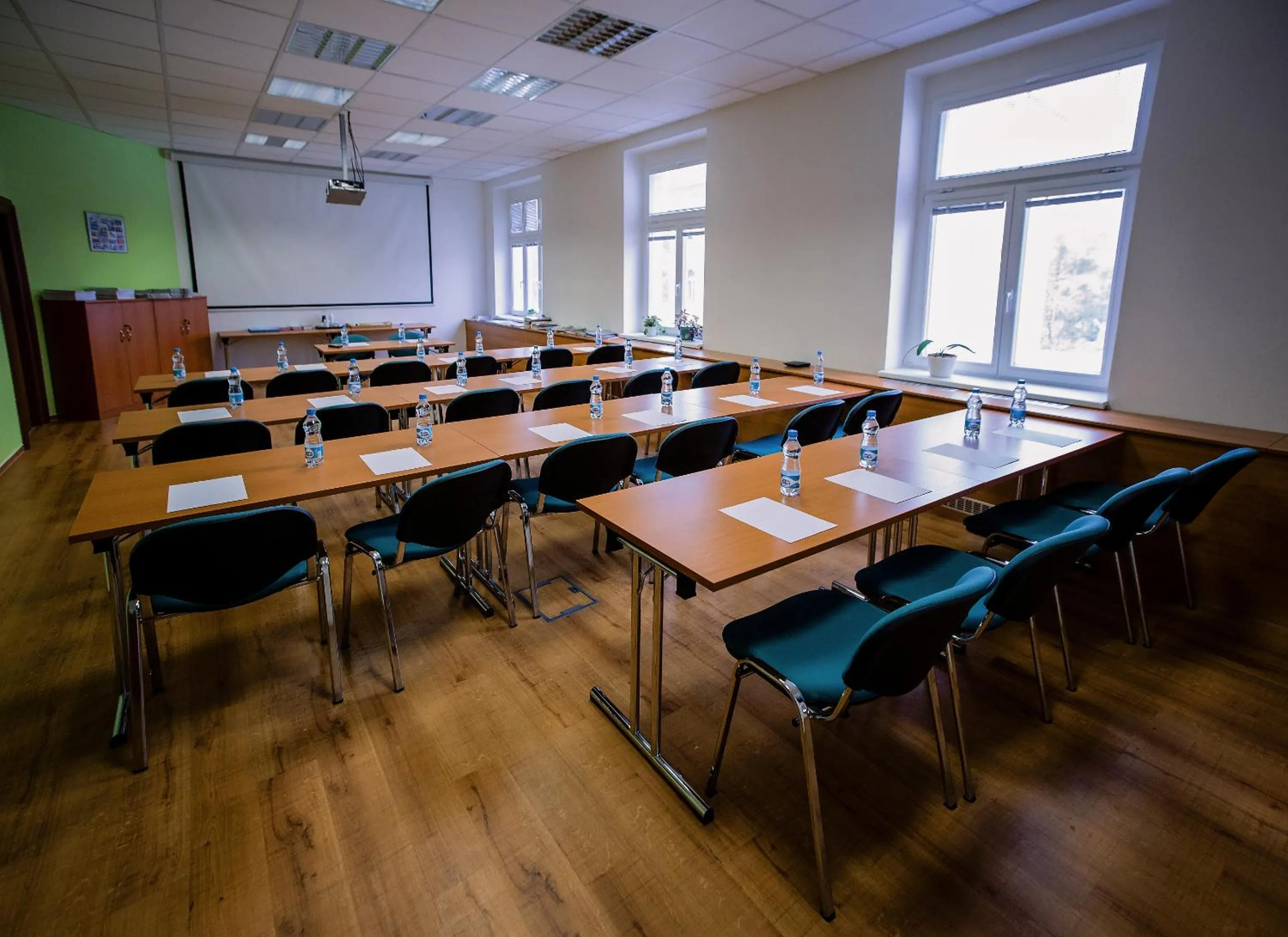 Business facilities in Bona Serva